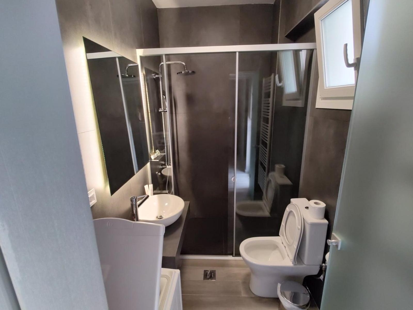 Deluxe Double Studio - Photo 9