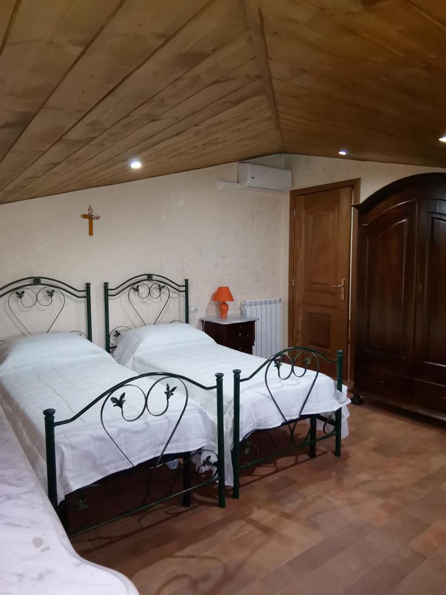 Twin Room with Private External Bathroom photo 2