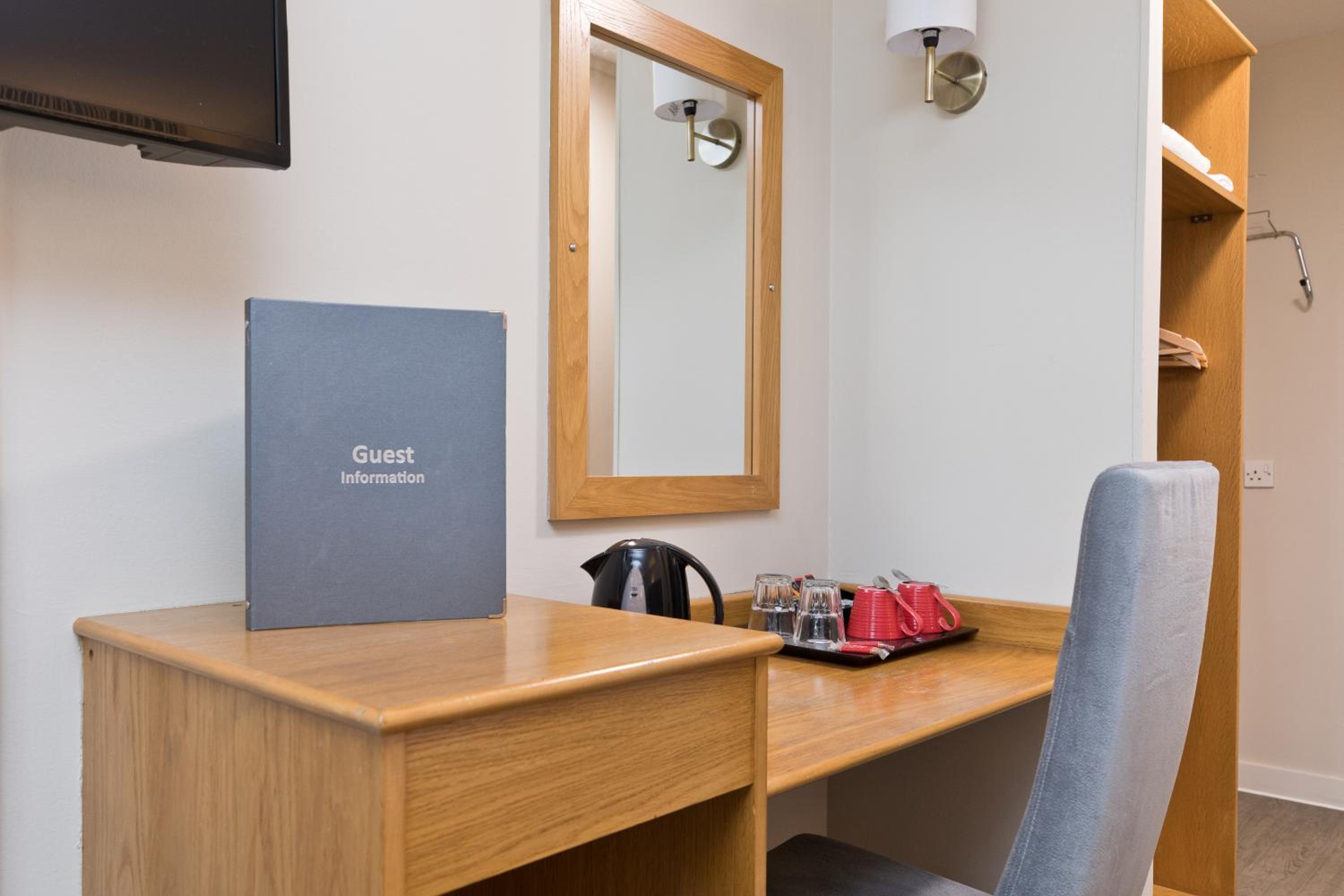 Standard Twin Room photo 2