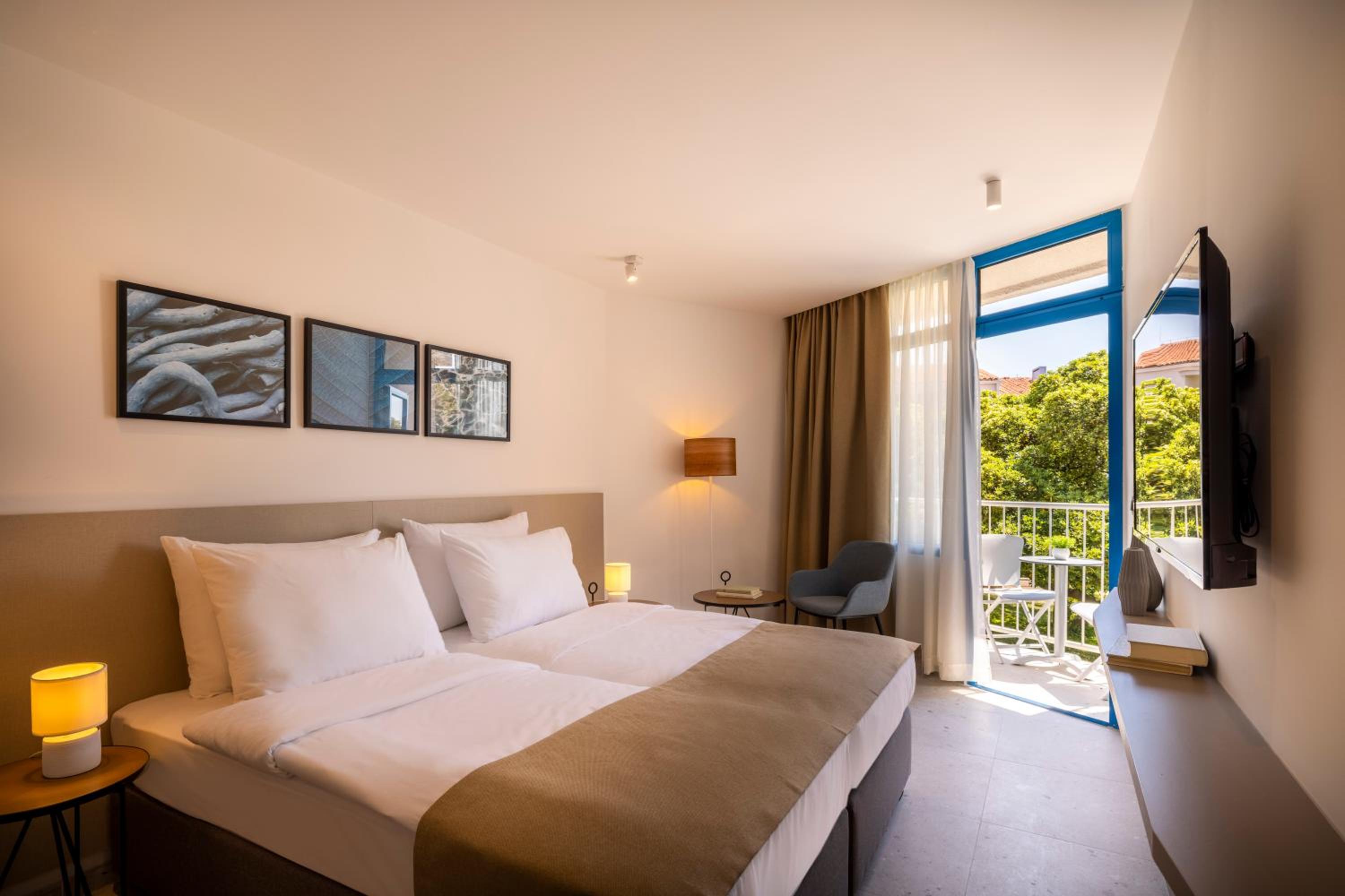 Standard Twin Room - Photo 4
