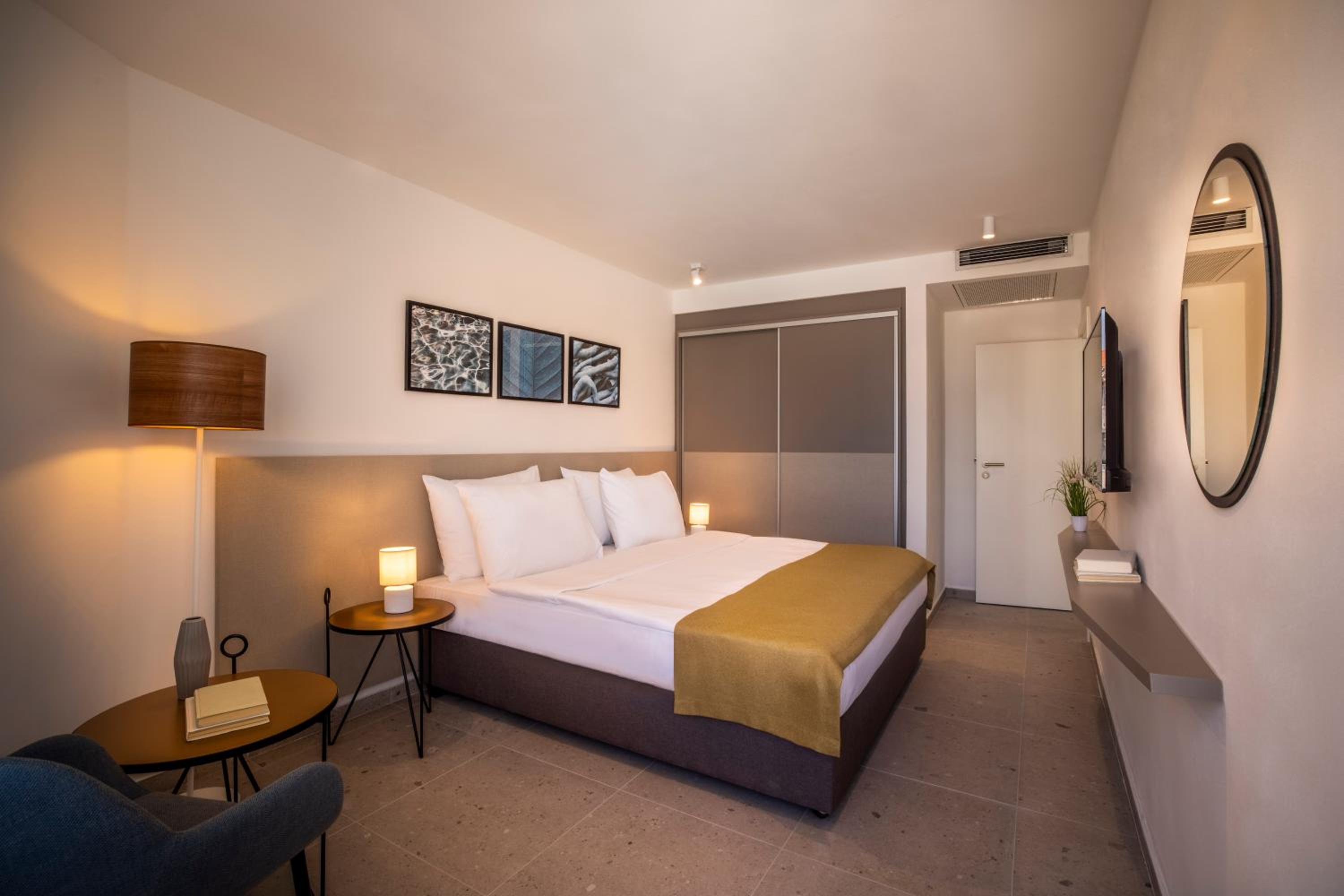 Standard Twin Room - Photo 1