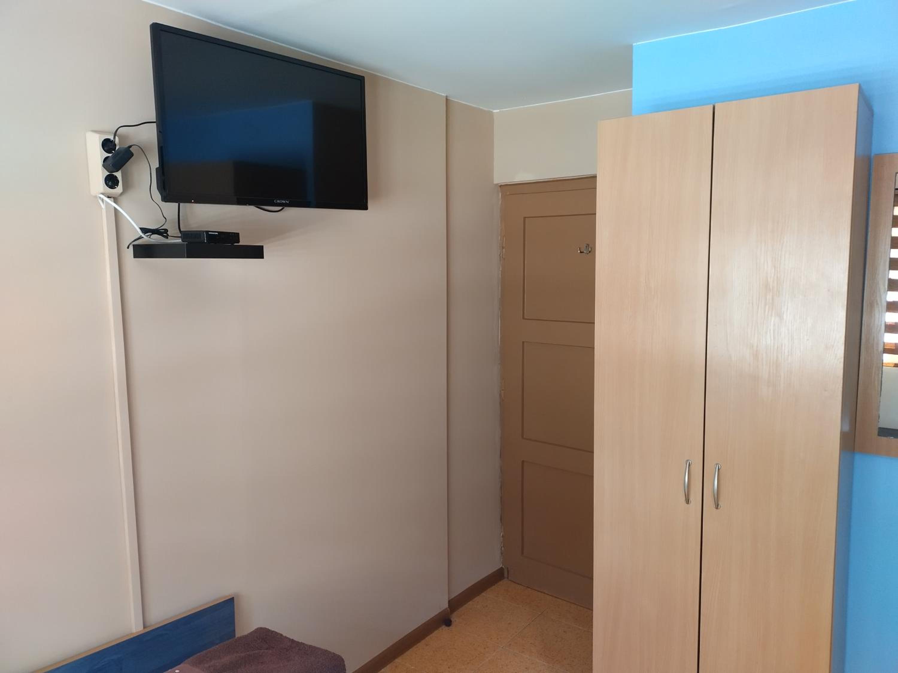 Twin Room with Private Bathroom photo 1