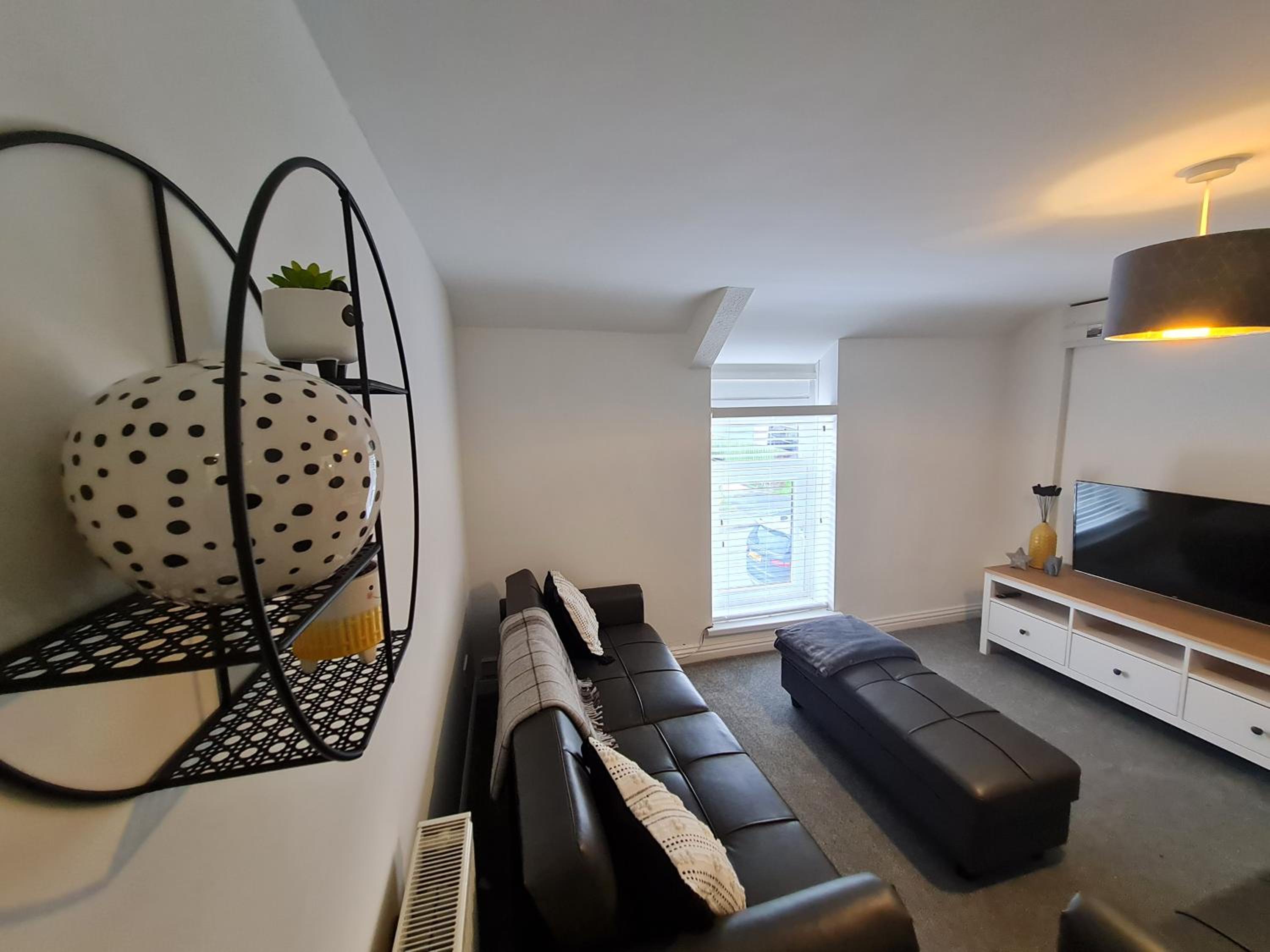 Three-Bedroom Apartment - Photo 4