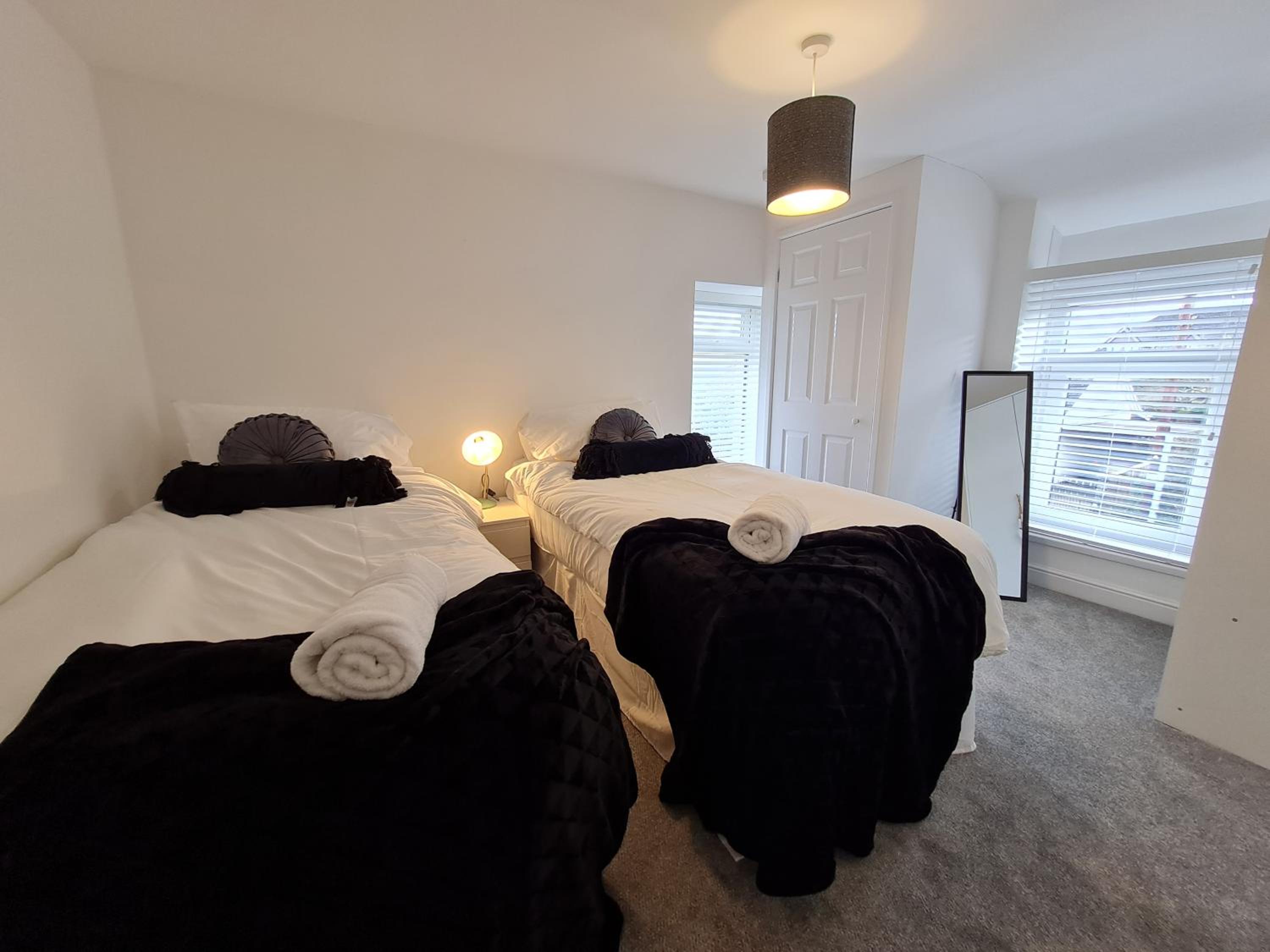 Three-Bedroom Apartment - Photo 7