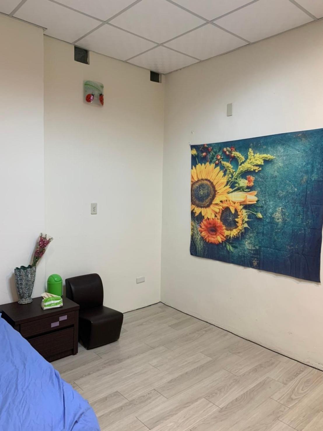 Single Room with Bathroom photo 2