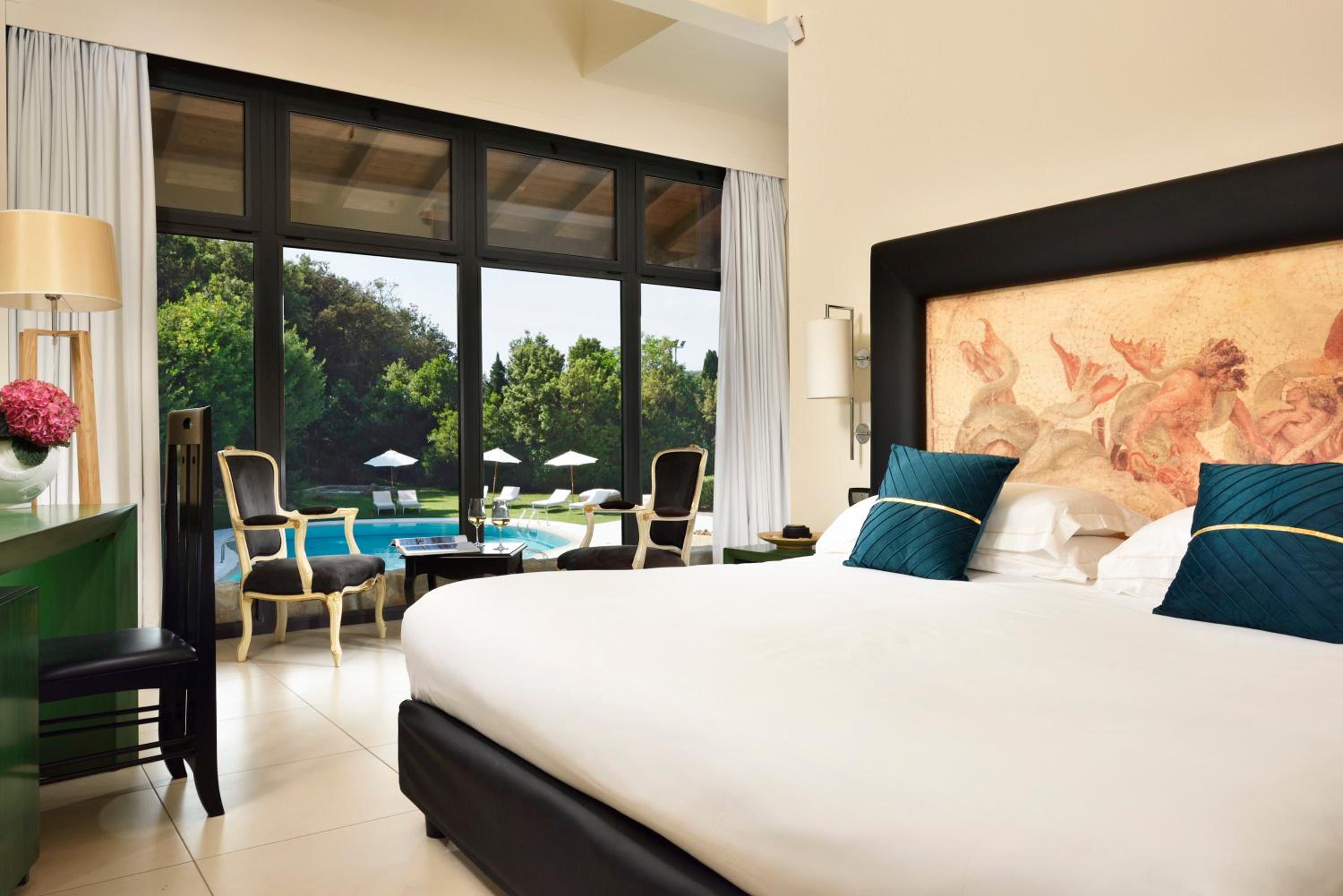 Junior Suite with Pool View photo 1