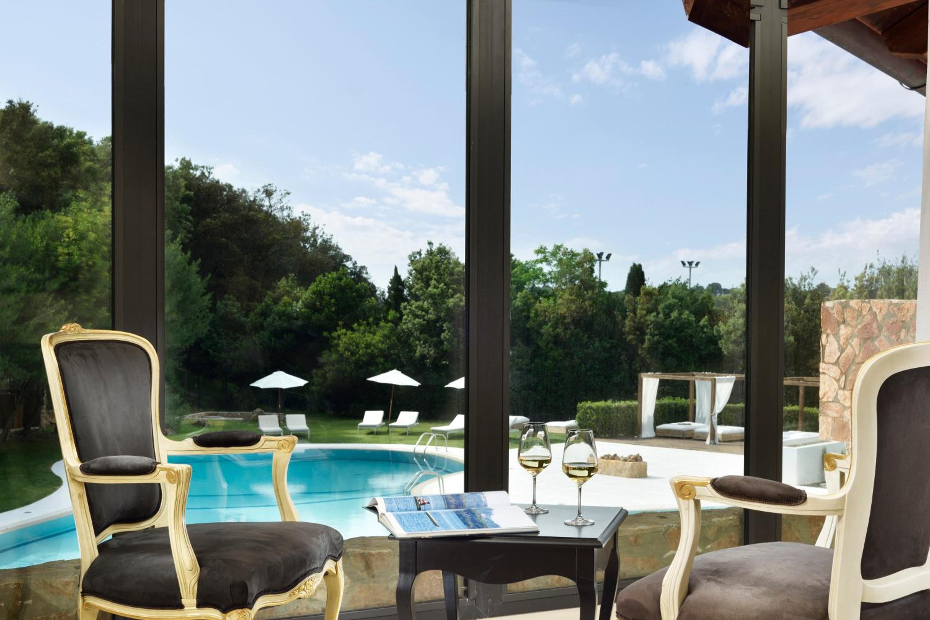 Junior Suite with Pool View photo 2