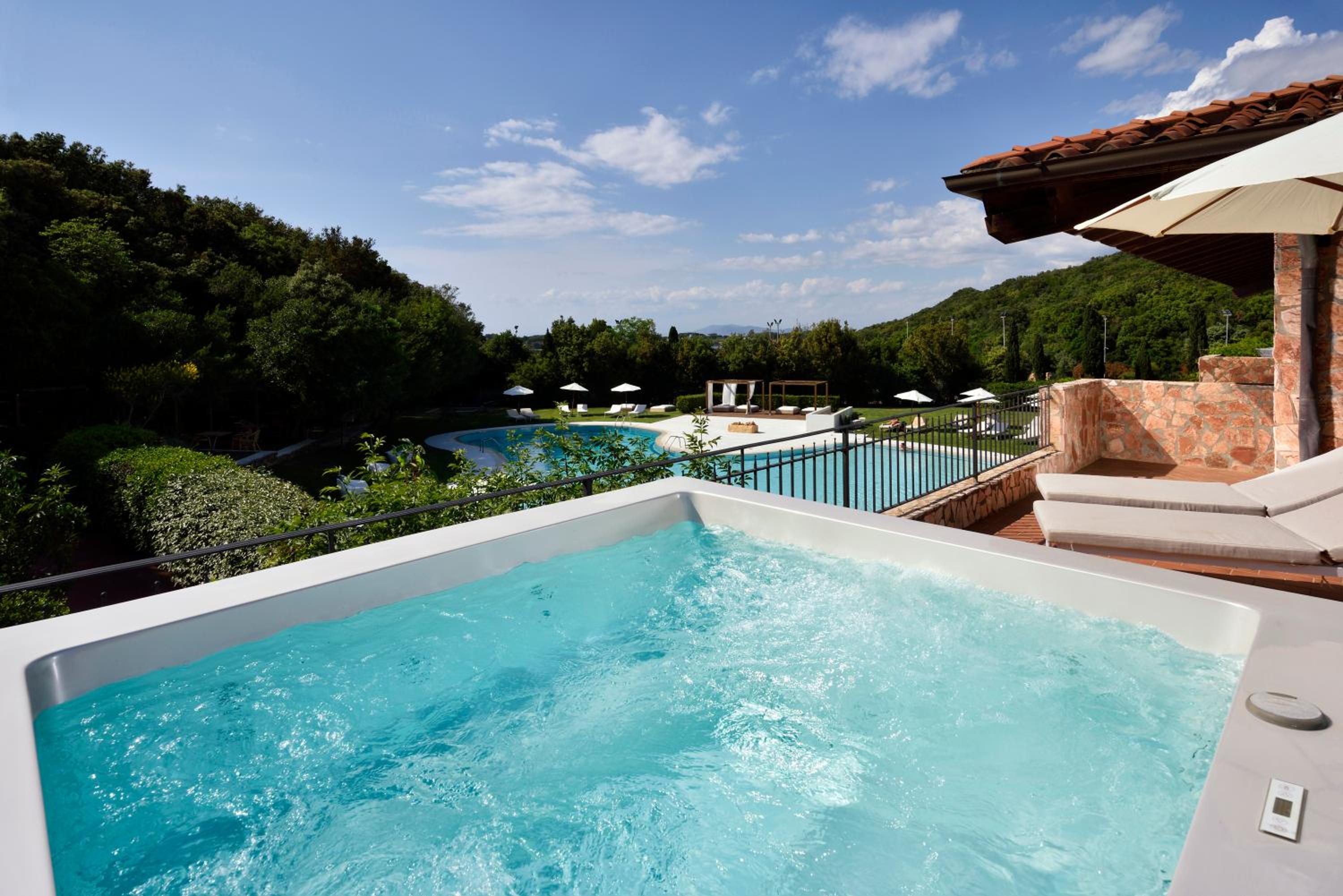 Junior Suite with Pool View photo 3