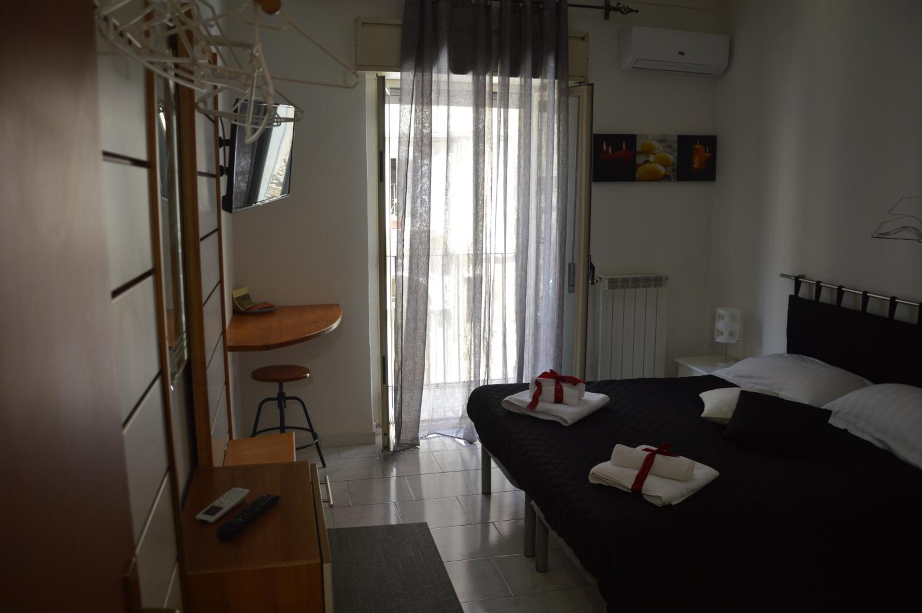 One-Bedroom Apartment - Photo 11