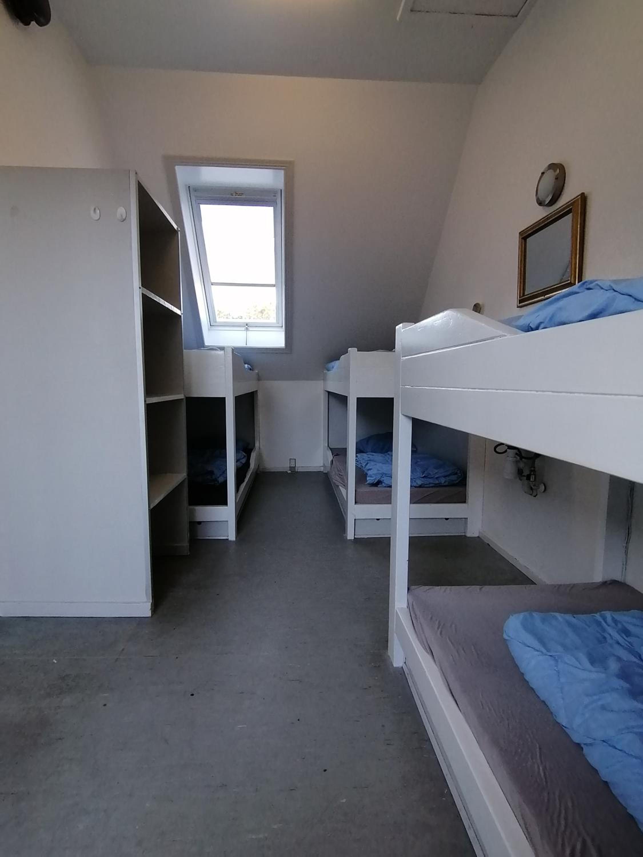 6-Bed Mixed Dormitory Room photo 3
