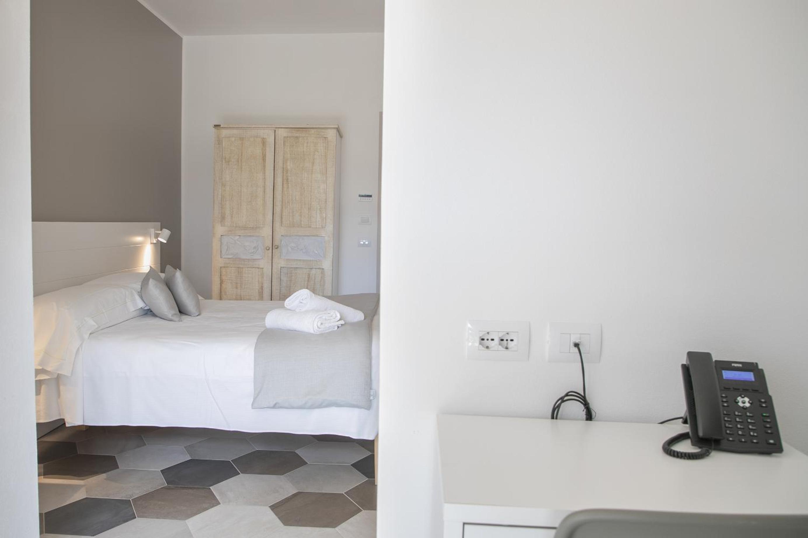 Double Room with Balcony photo 3