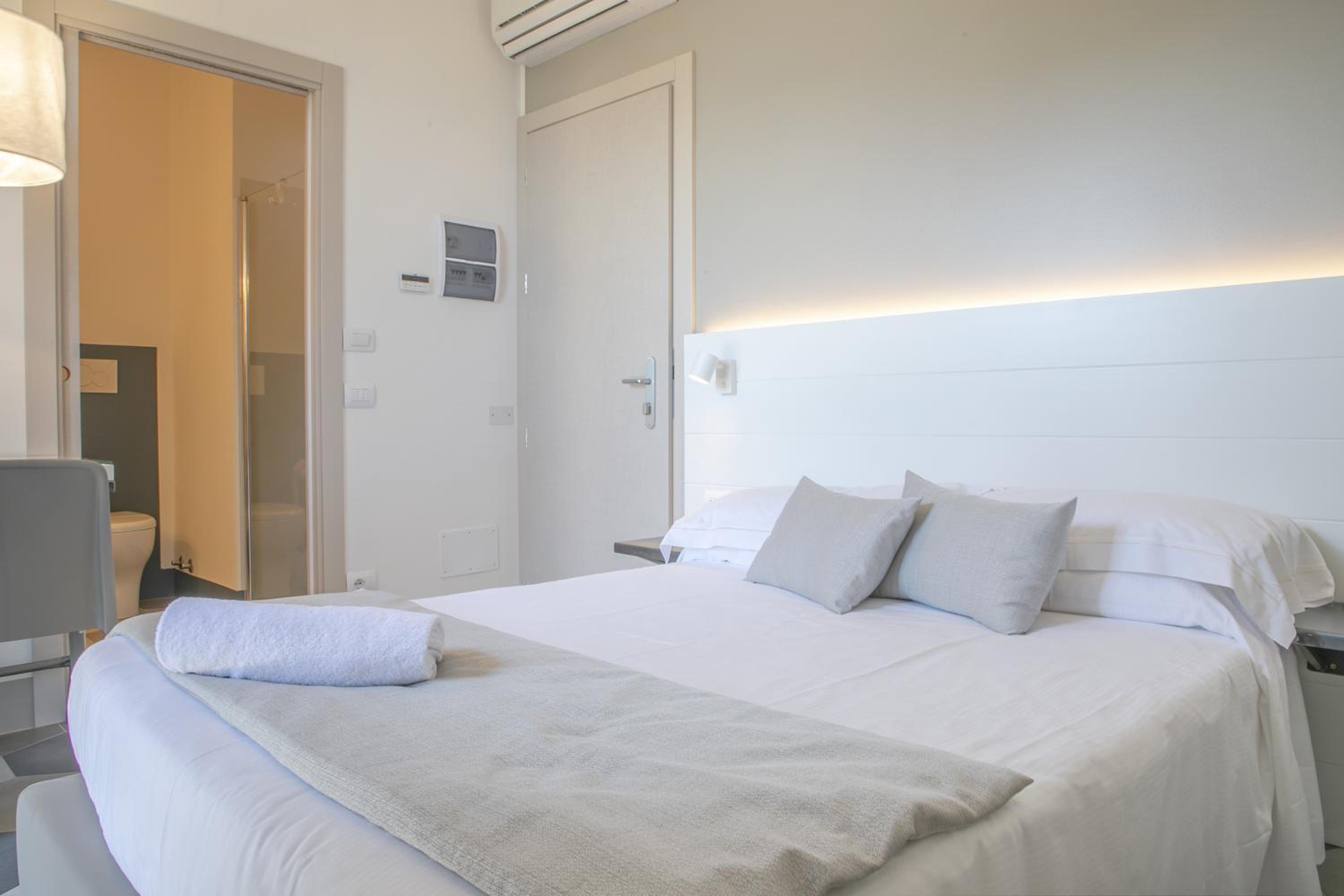 Single Room with Balcony photo 2