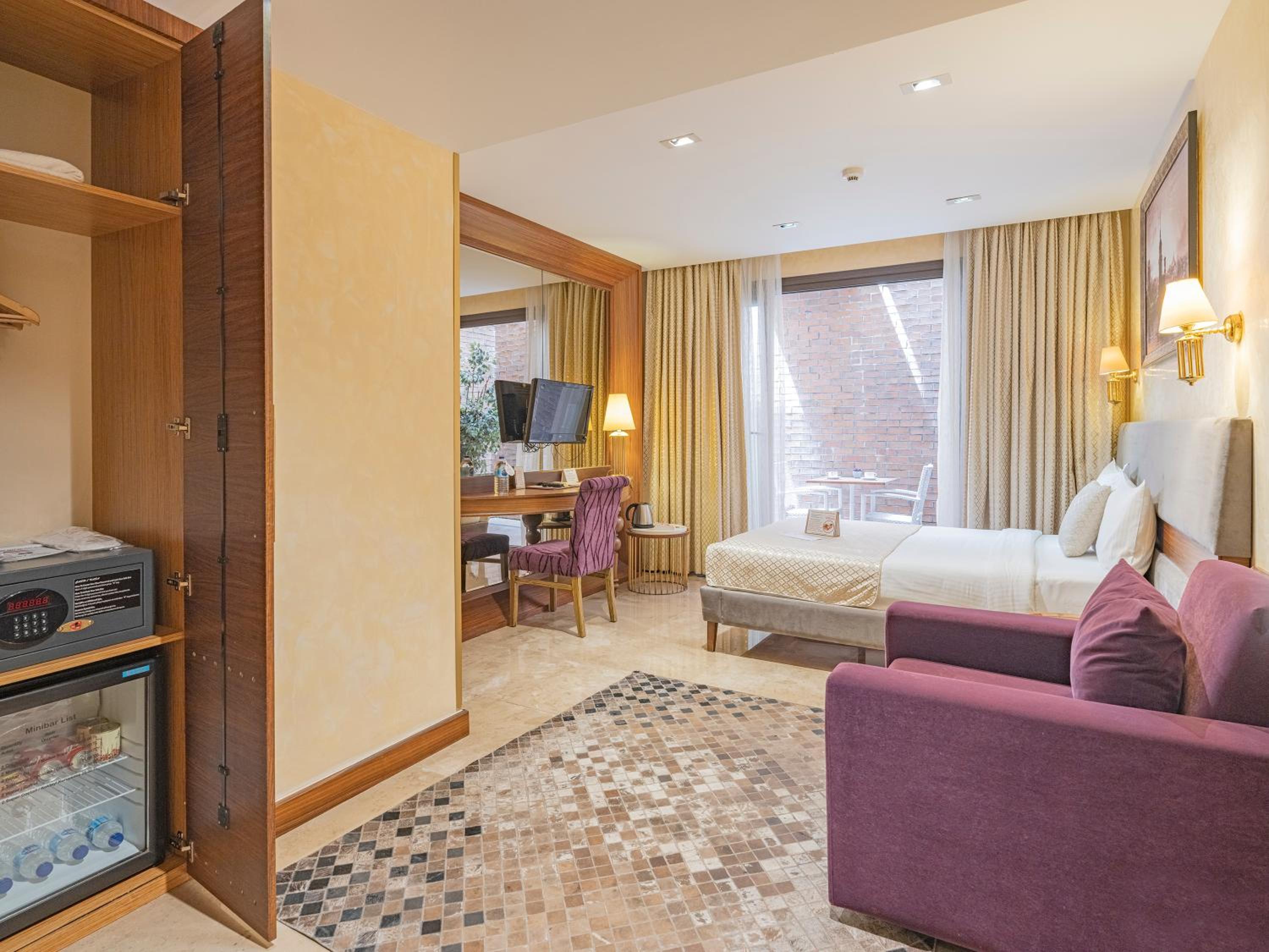 Double or Twin Room photo 3
