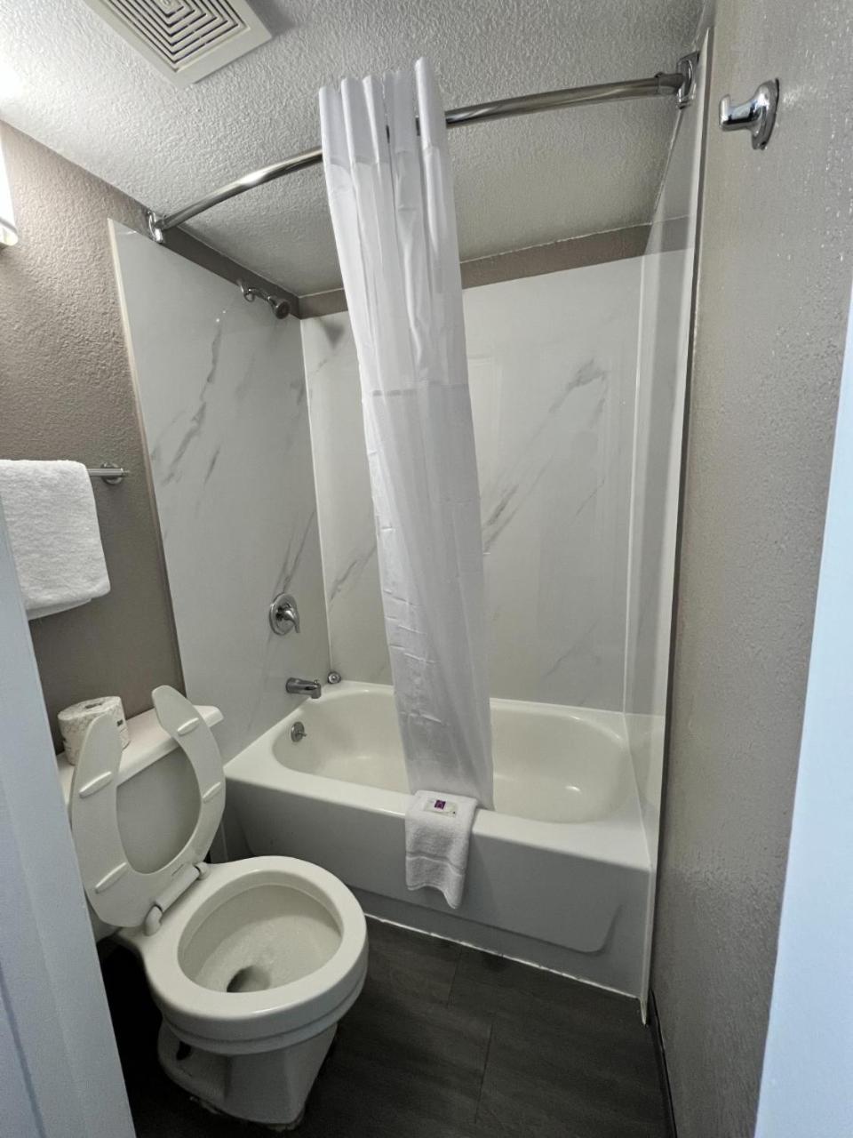 Queen Room with Two Queen Beds - Disability Access - Non-Smoking photo 3