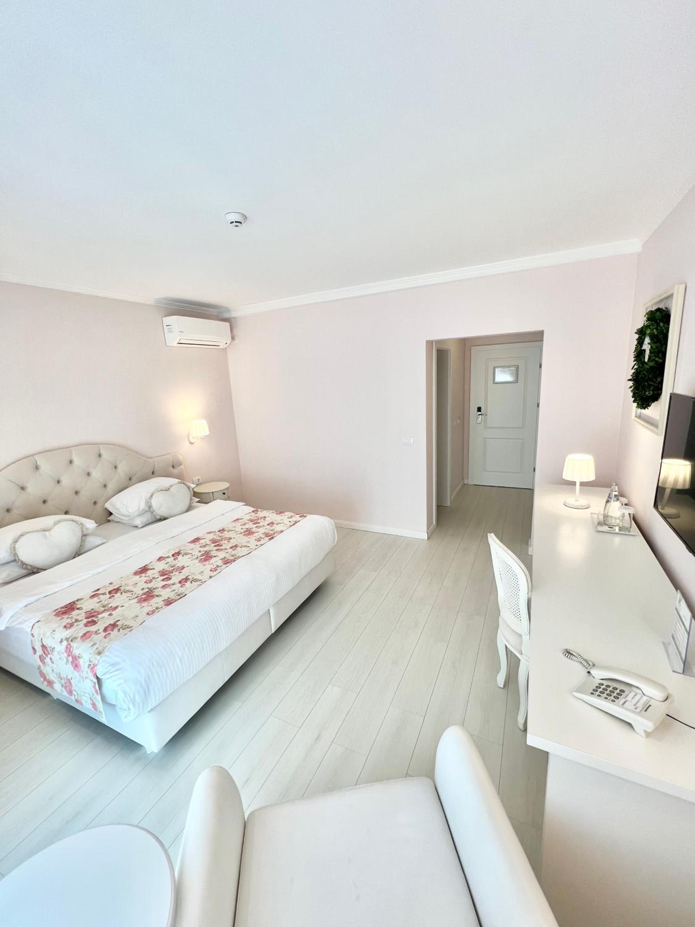 Deluxe Double or Twin Room with Balcony - Photo 28