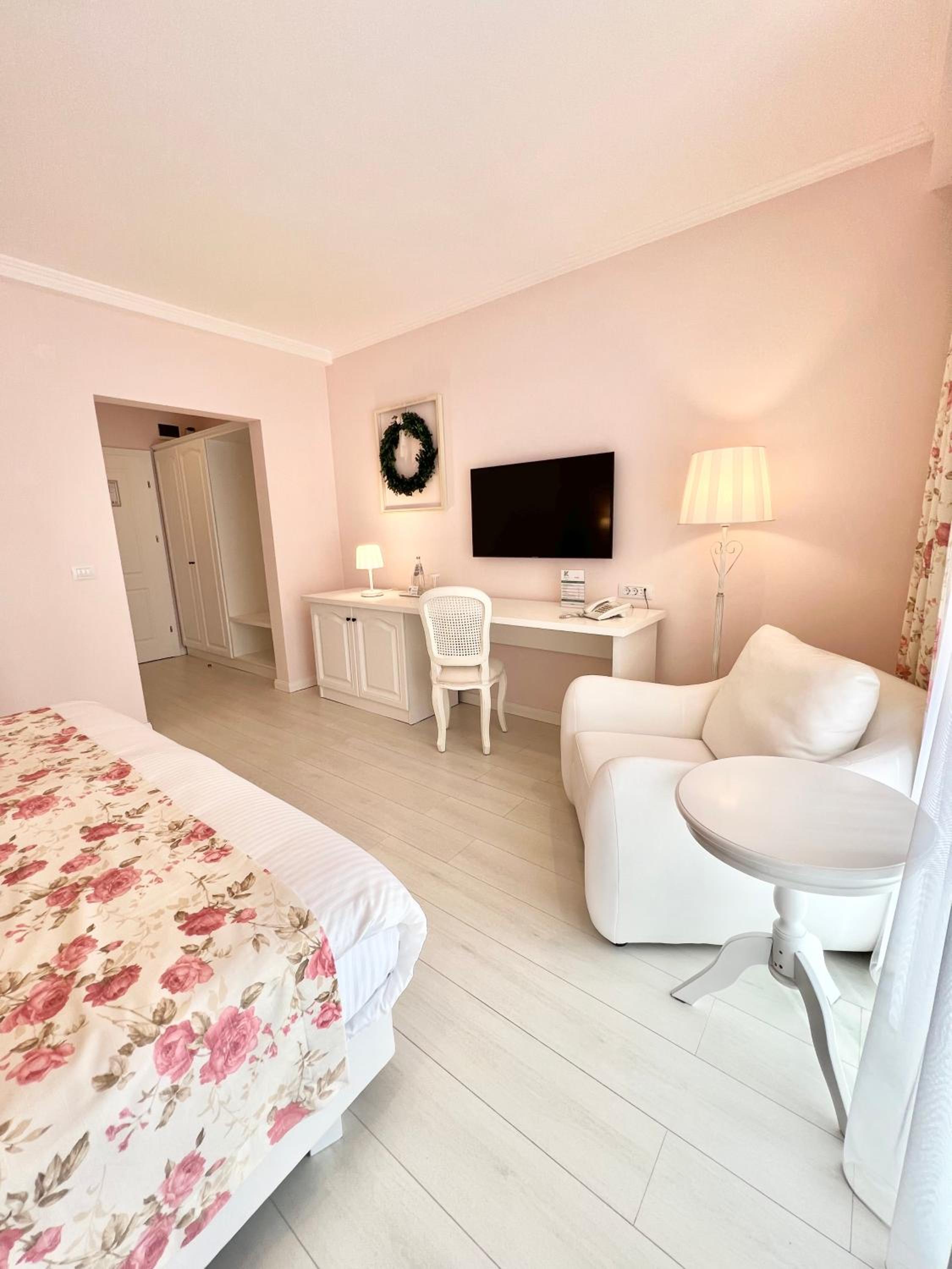 Deluxe Double or Twin Room with Balcony - Photo 31