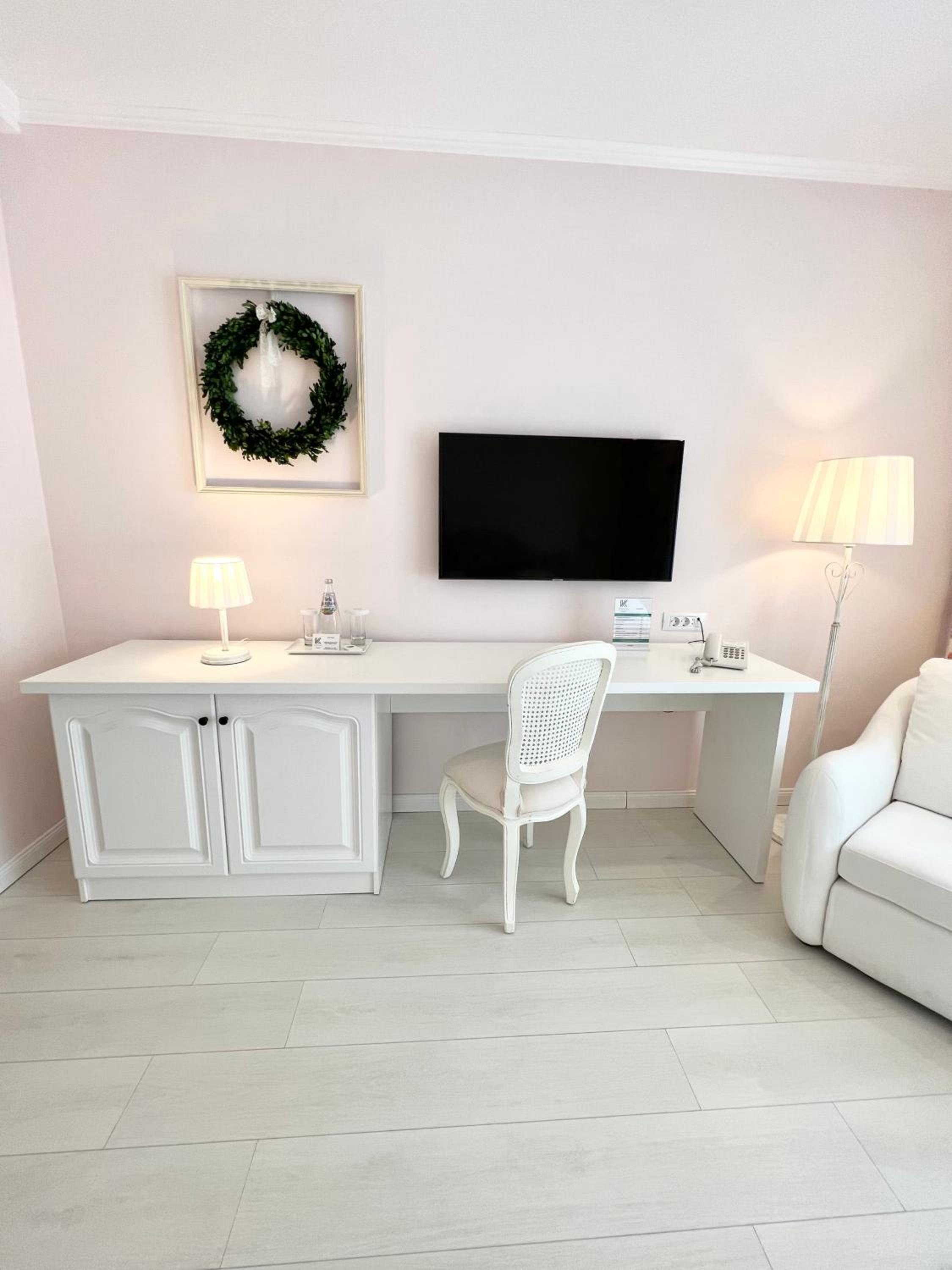 Deluxe Double or Twin Room with Balcony - Photo 32