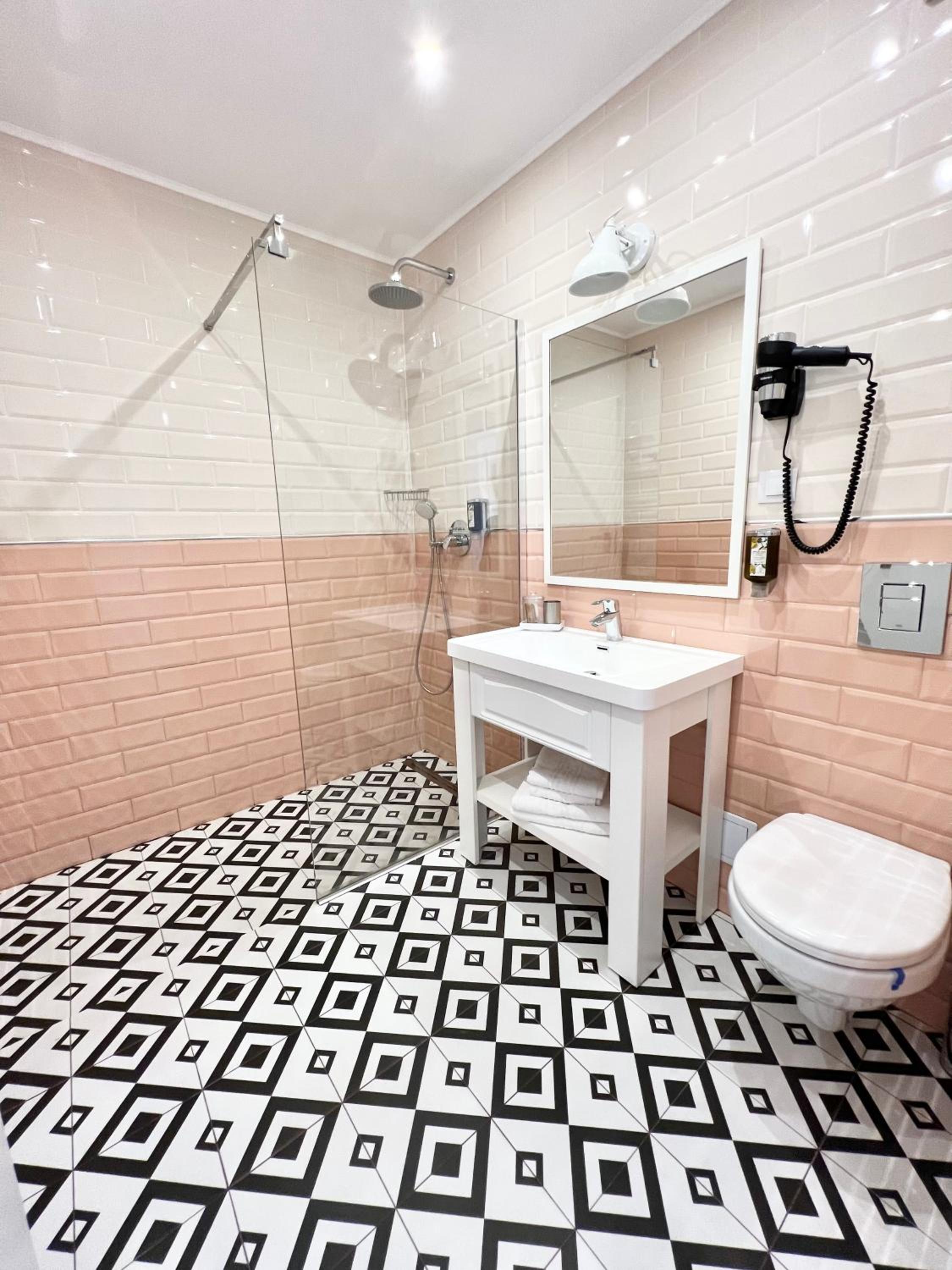 Deluxe Double or Twin Room with Balcony - Photo 34