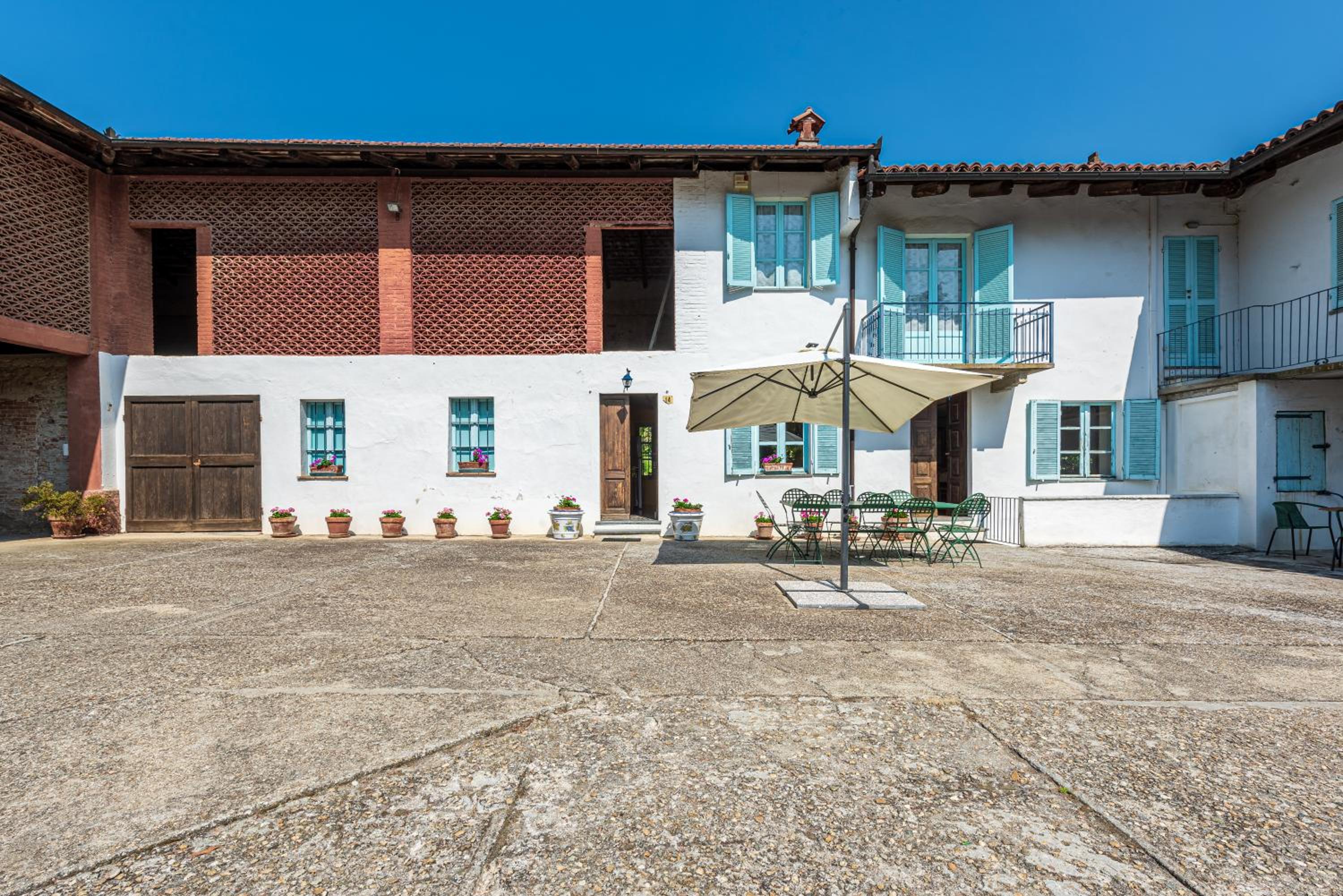 Four-Bedroom House photo 3