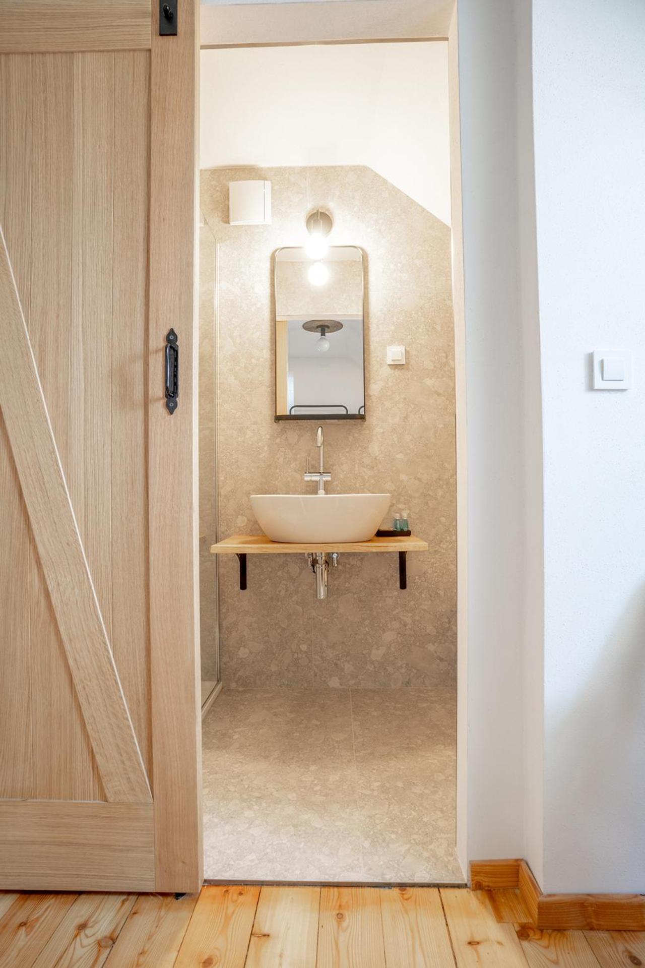 Standard Double Room - Photo 4
