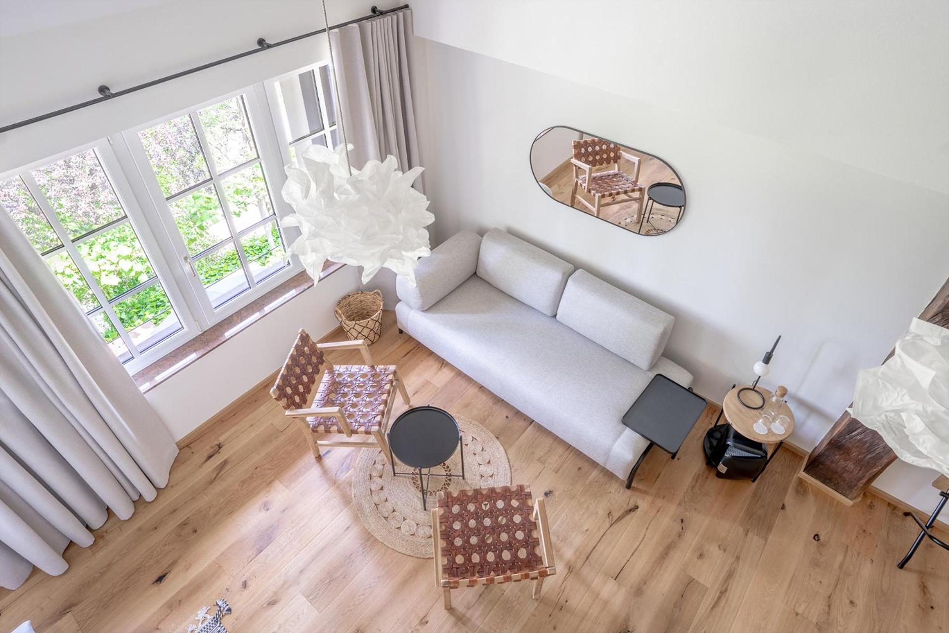 Suite - Photo 1