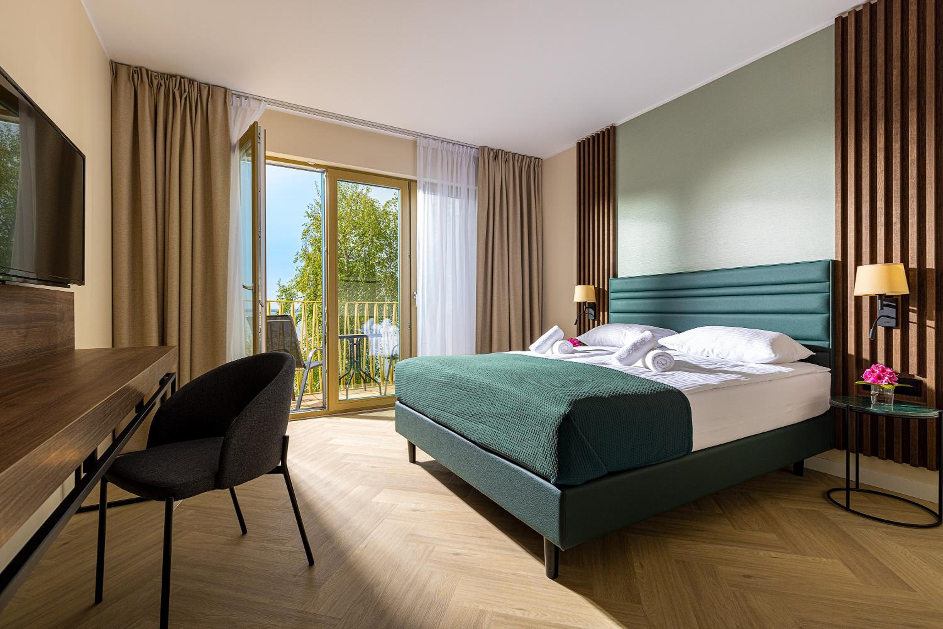 Deluxe Double Room with Balcony and Bay View - Photo 1
