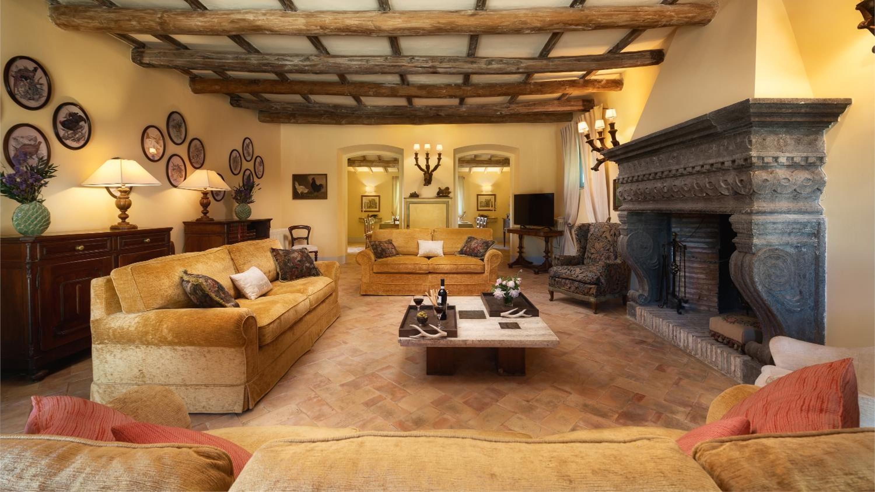 Six-Bedroom Villa  photo 1