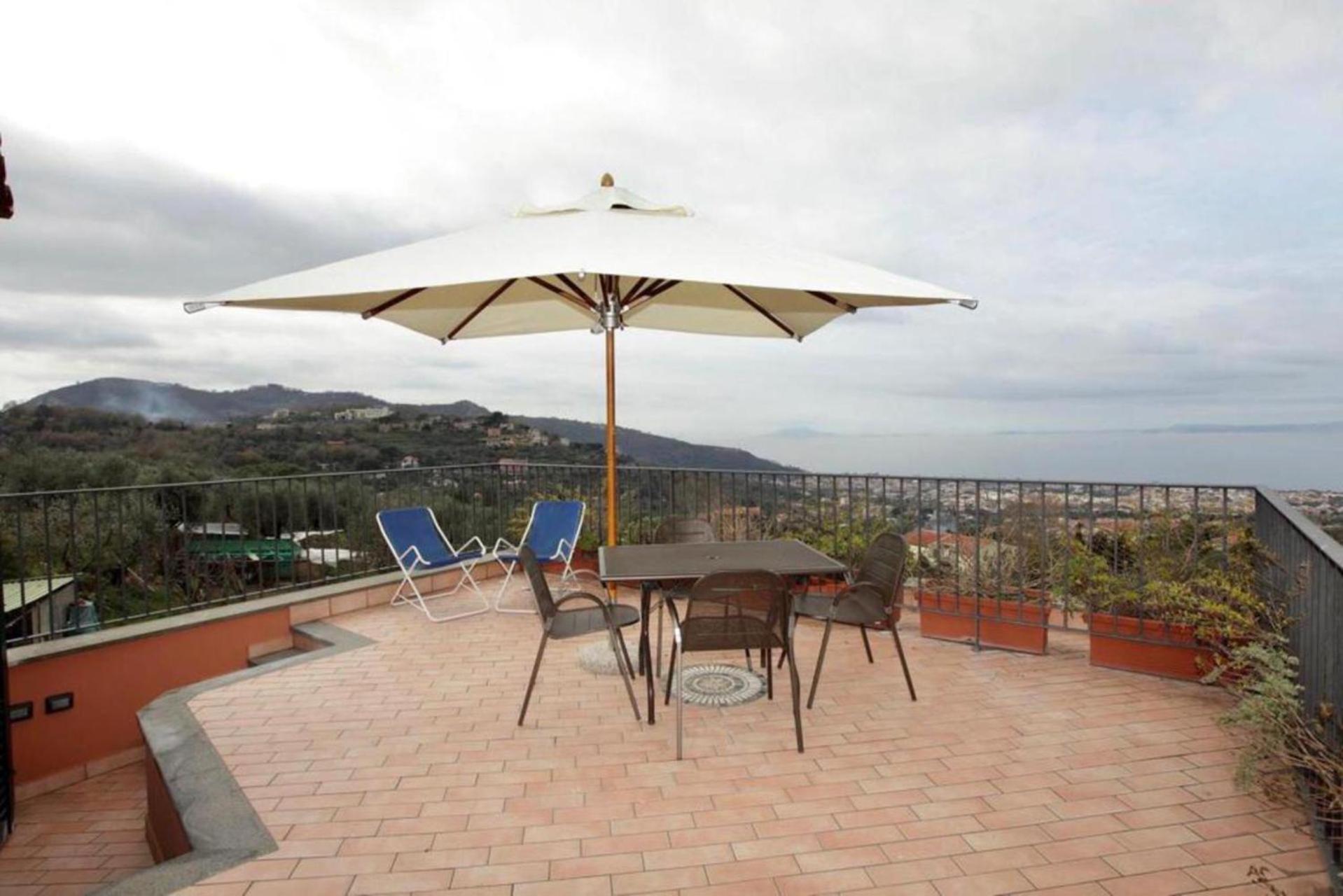 One-Bedroom Apartment with Terrace - Photo 7