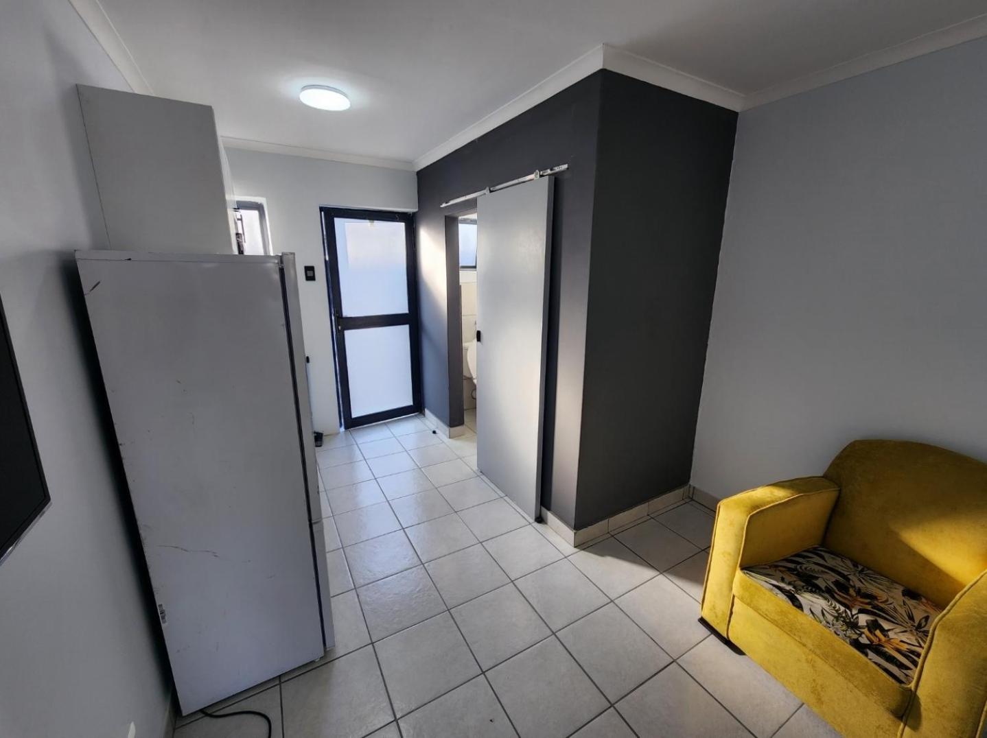 One-Bedroom Apartment - Photo 3