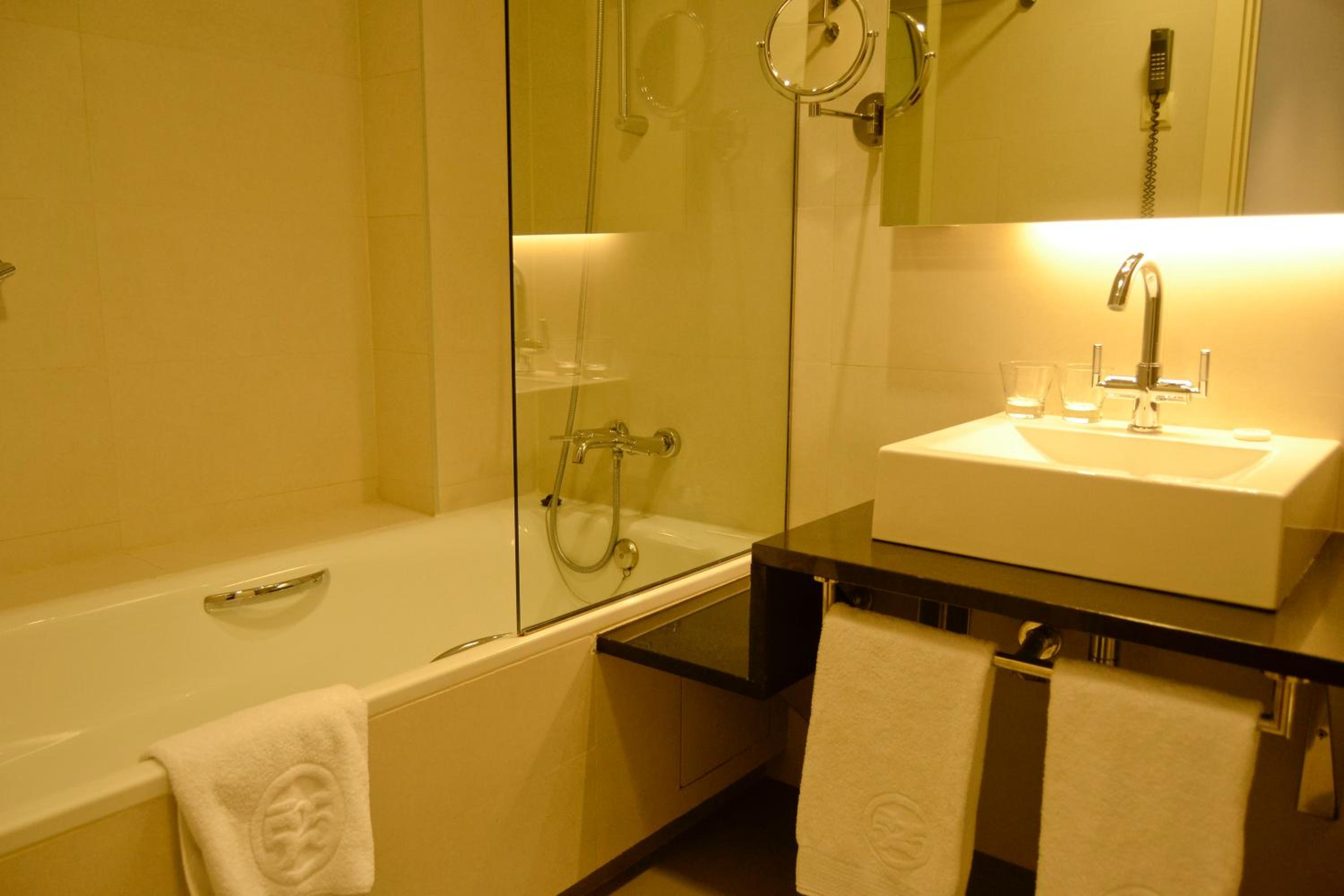 Double or Twin Room - Photo 9