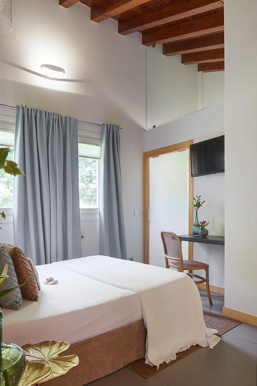Standard Double Room - Photo 18