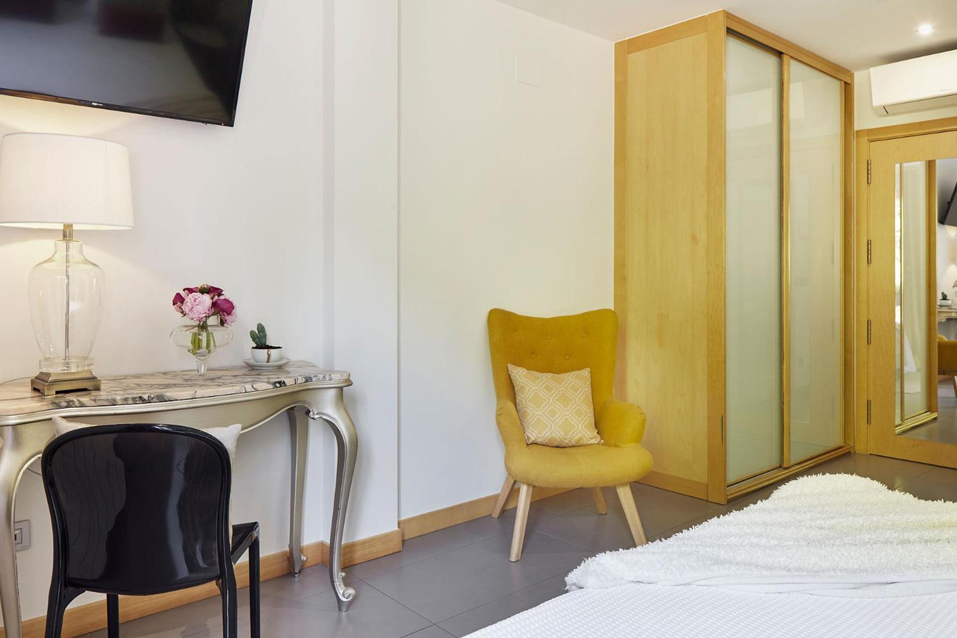 Standard Double Room - Photo 16