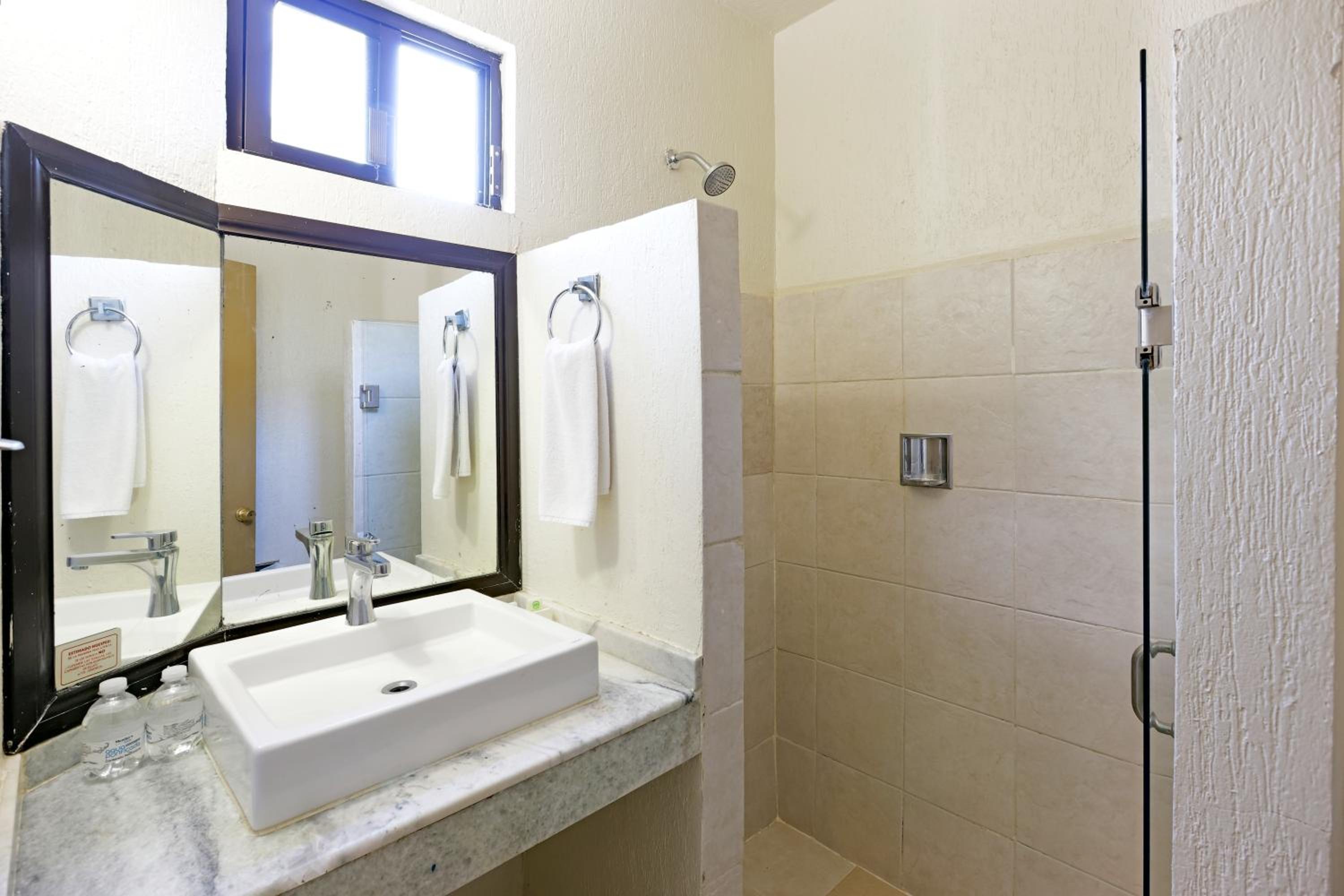 Standard Double Room - Photo 2