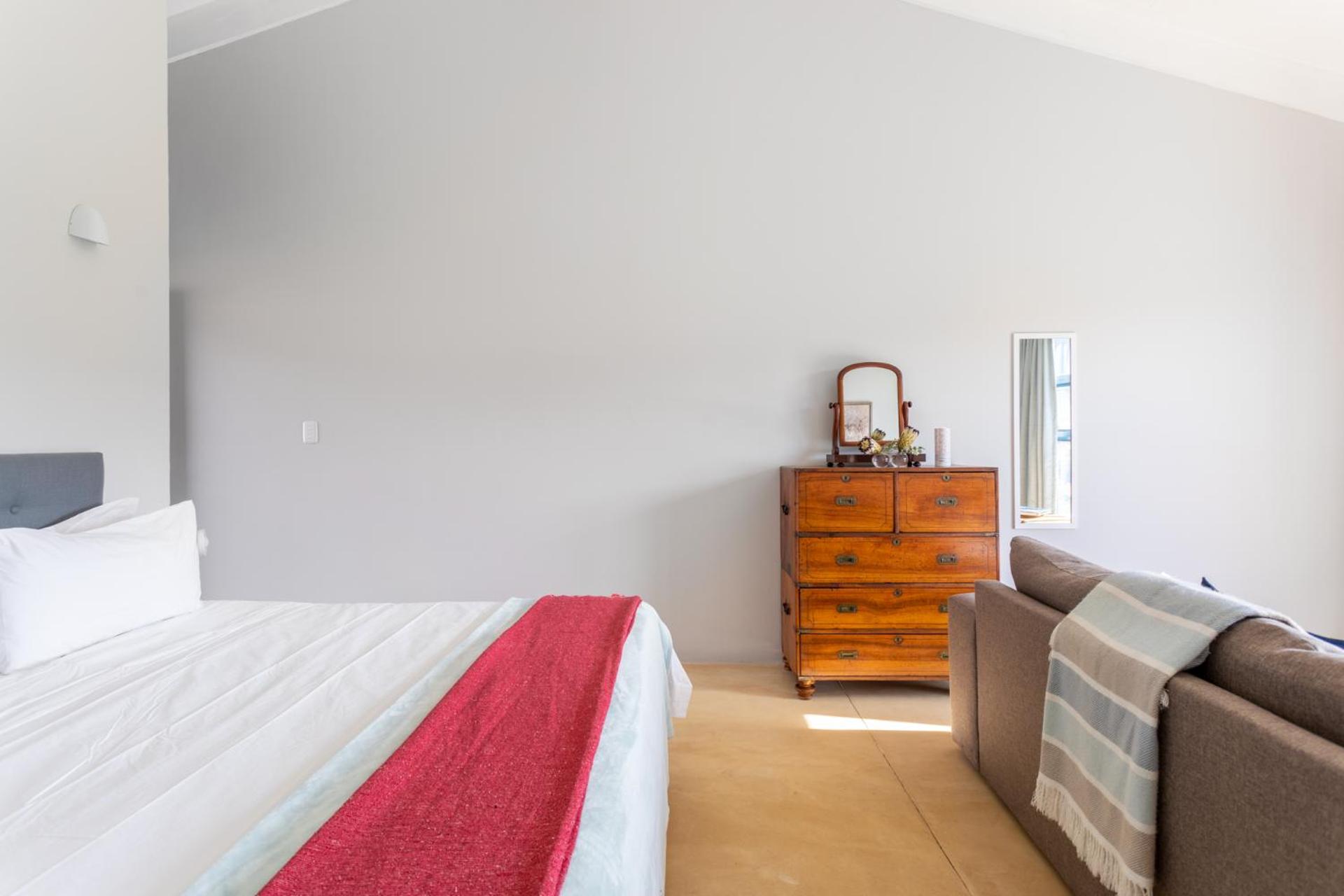 King Studio with Sofa Bed - Photo 9