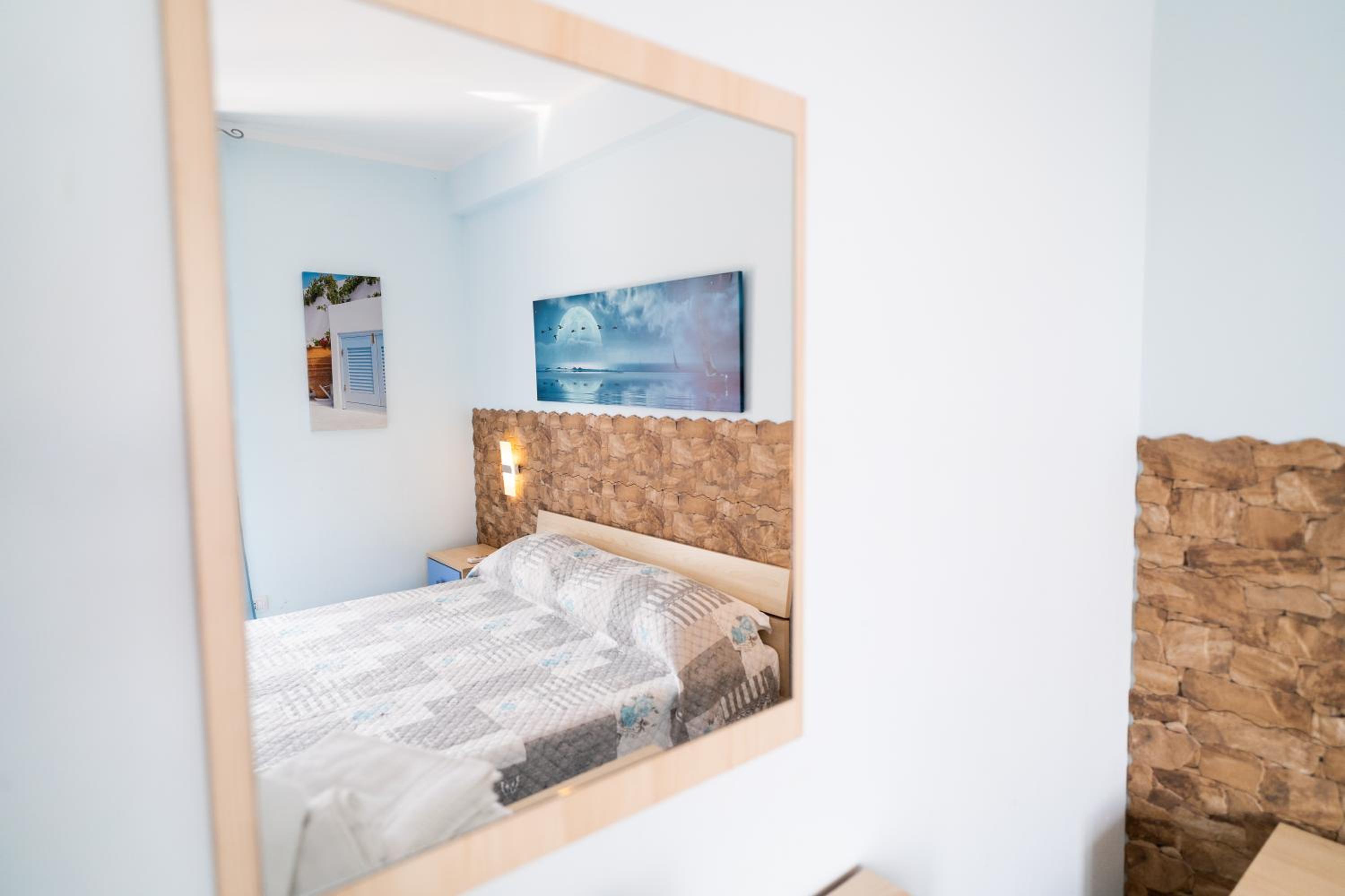 One-Bedroom Apartment photo 2