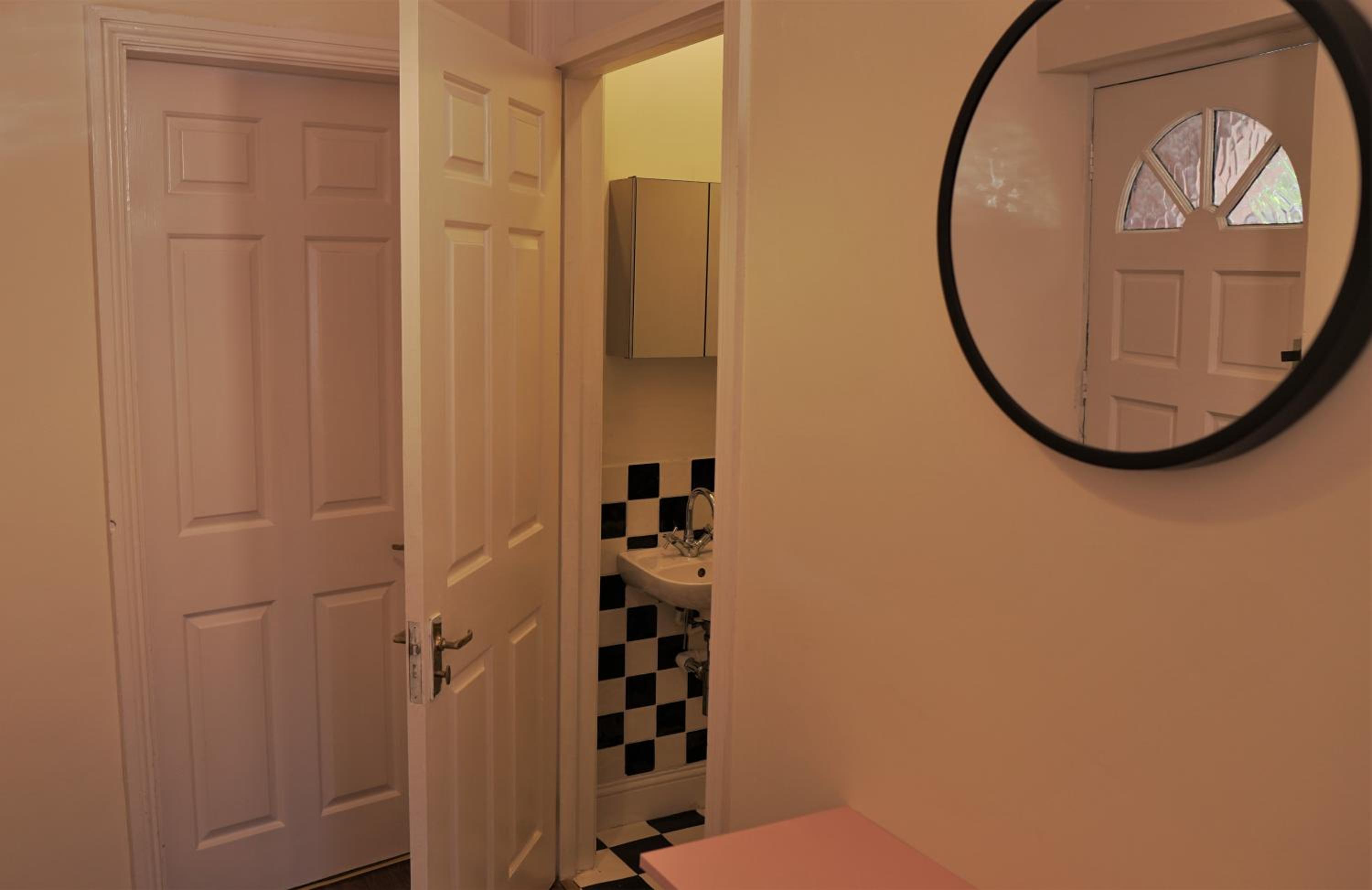 Two-Bedroom Apartment - Photo 9