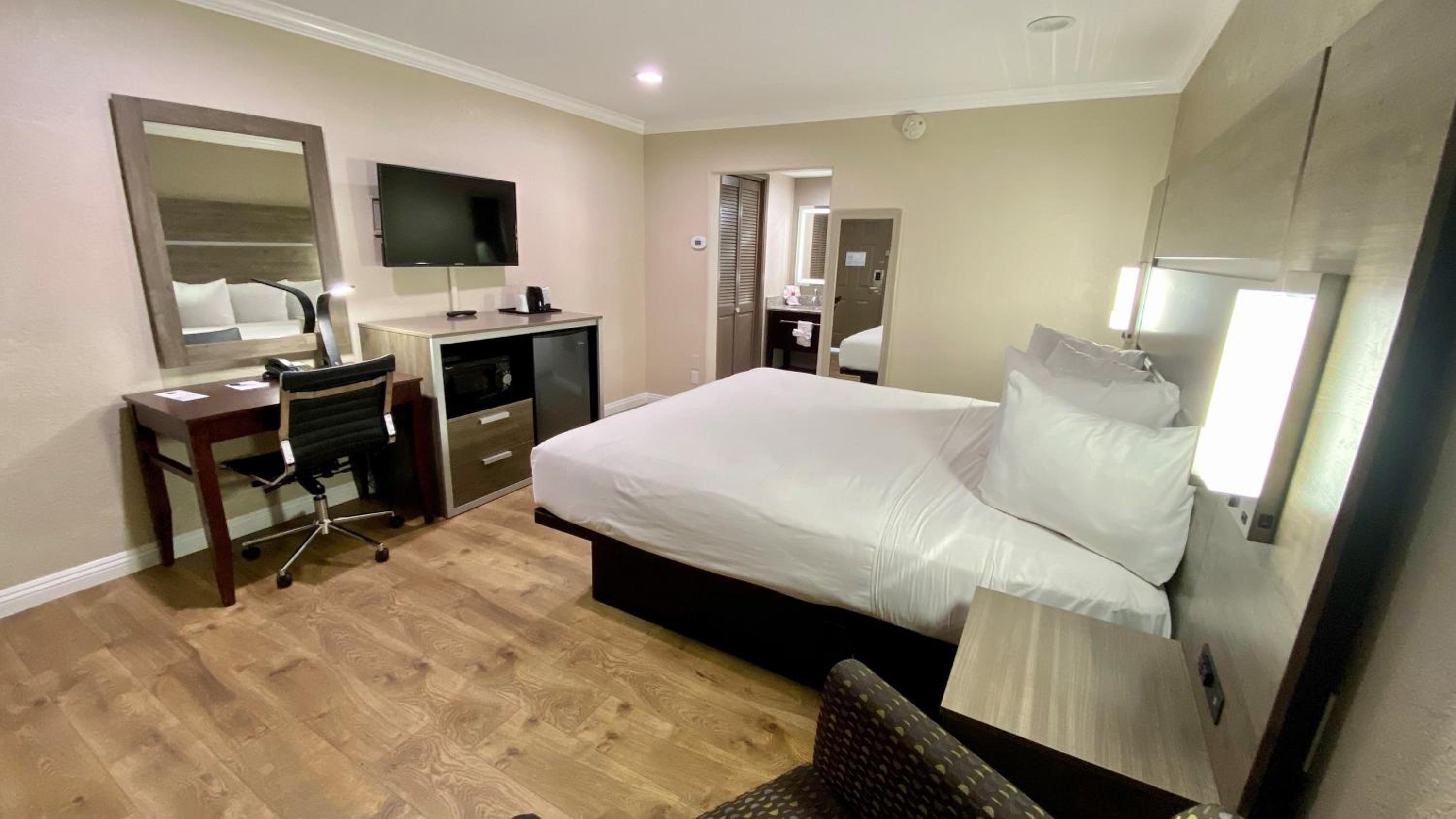 King Room - Non-Smoking/Ground Floor - Photo 1