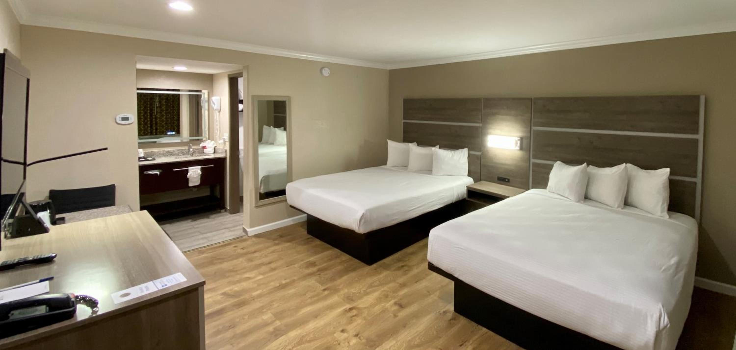 Queen Room with Two Queen Beds - Non-Smoking/Ground Floor - Photo 1