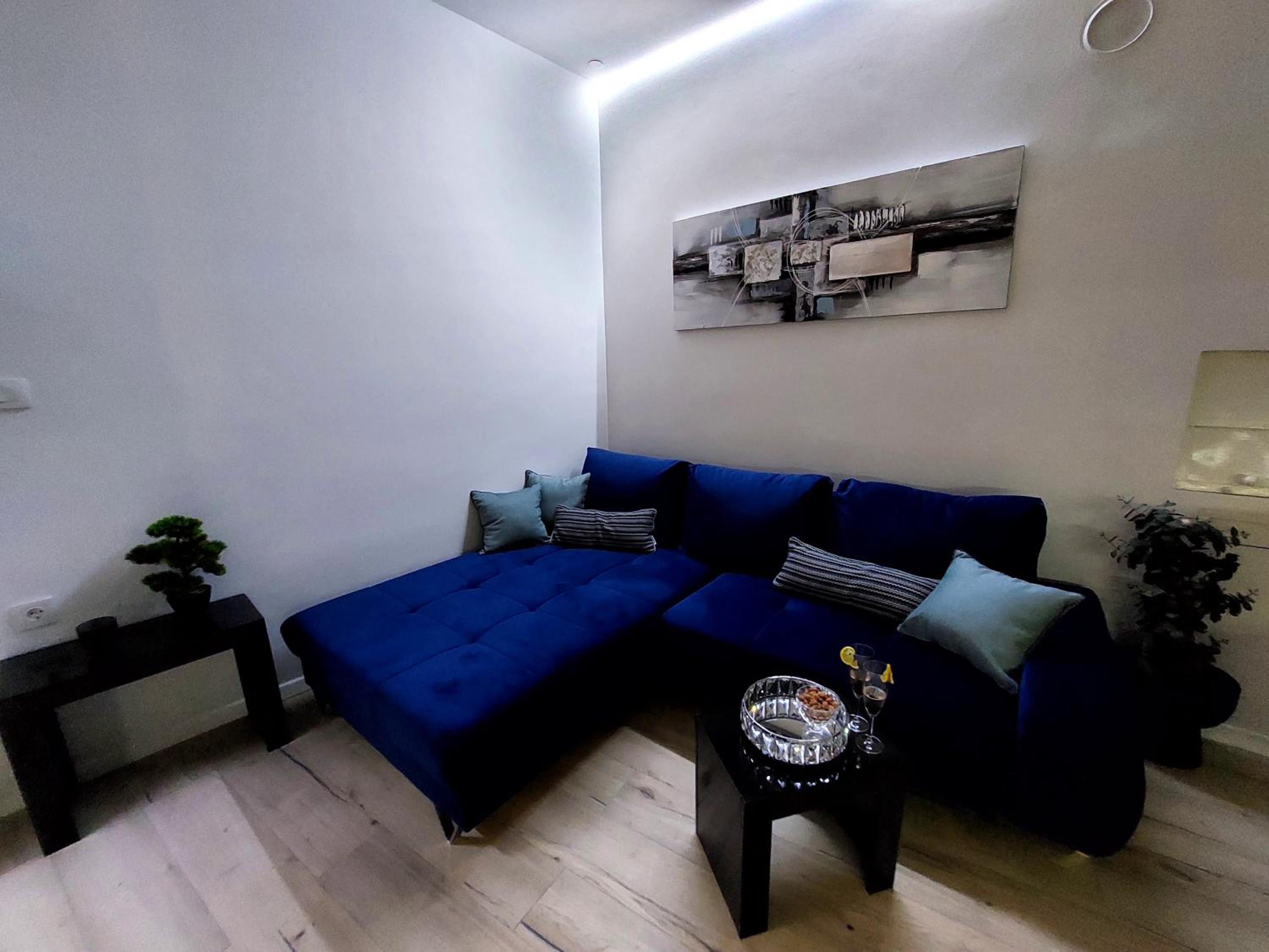 One-Bedroom Apartment photo 1