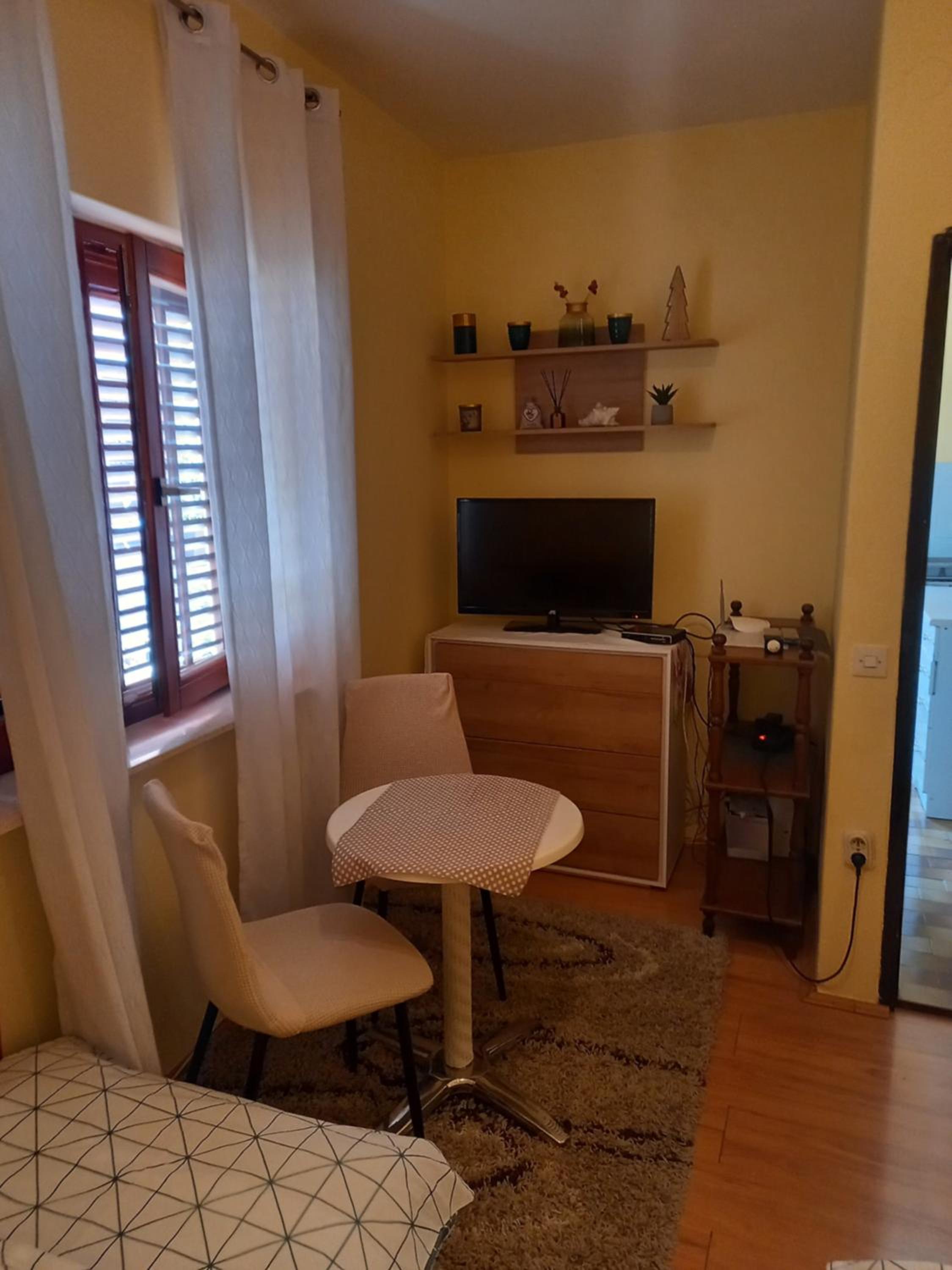 Two-Bedroom Apartment - Photo 5