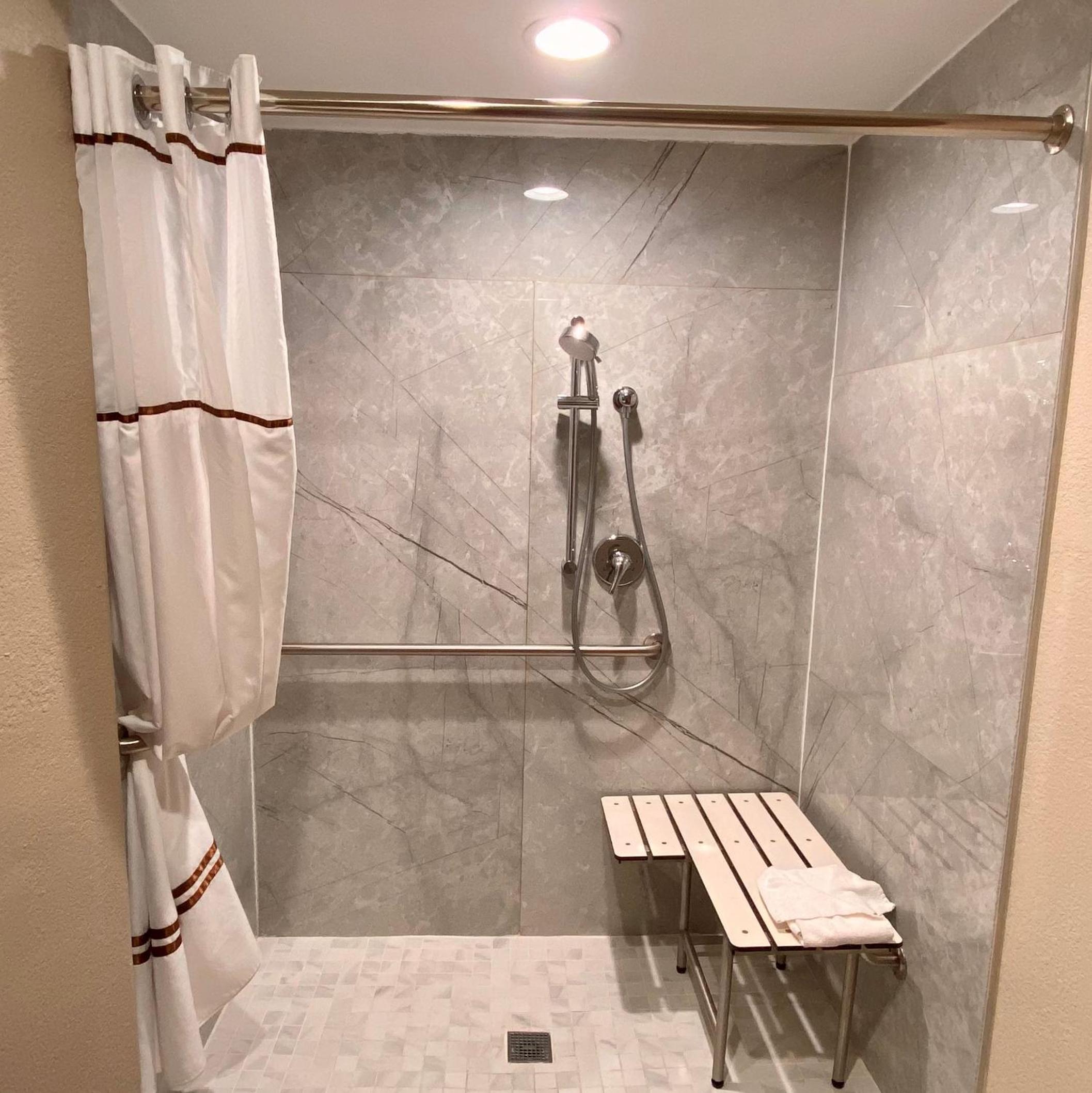 Double Room with Two Double Beds and Roll-In Shower - Disability Access - Photo 4