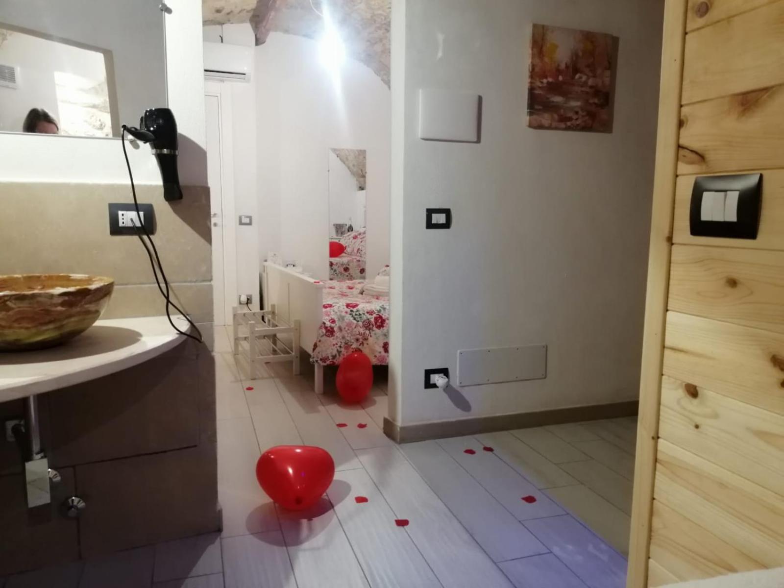 Suite with Private Pool and Sauna - Photo 12