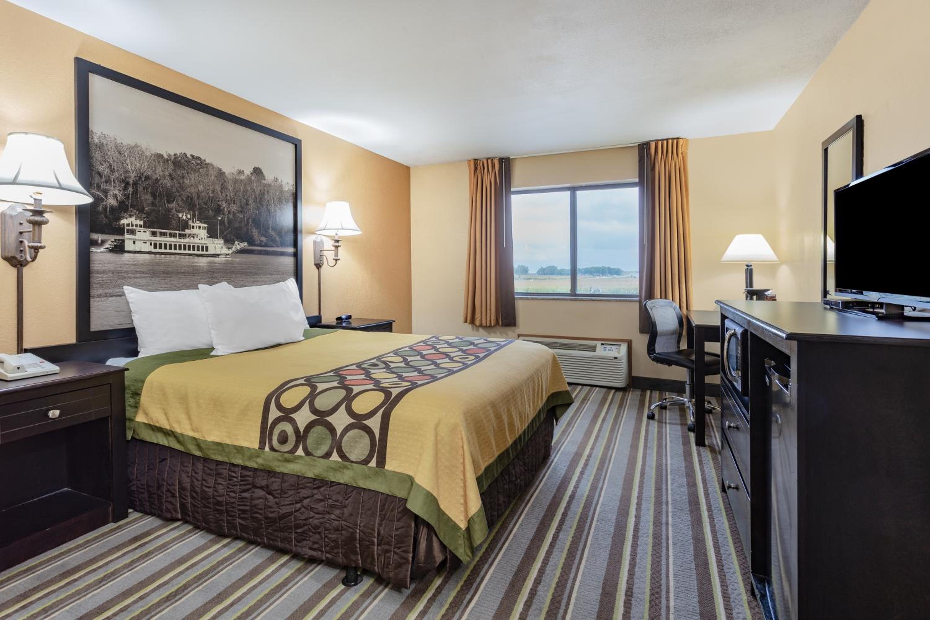 King Room - Non-Smoking - Photo 2