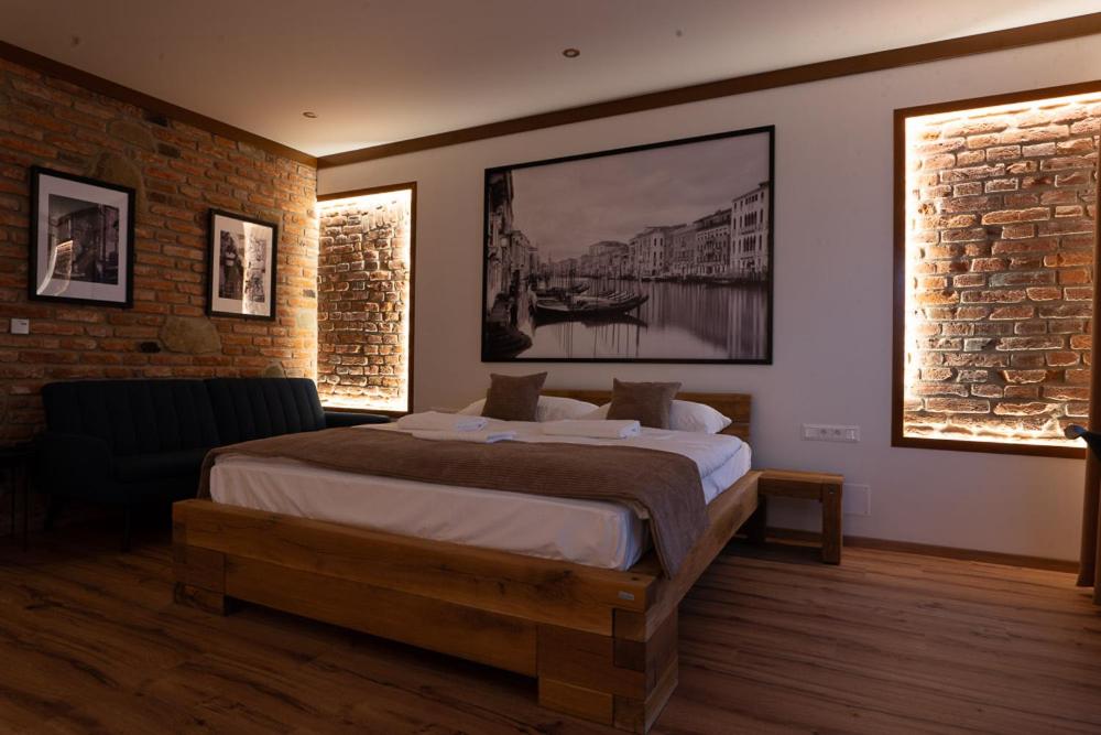 Superior King Room - Photo 21