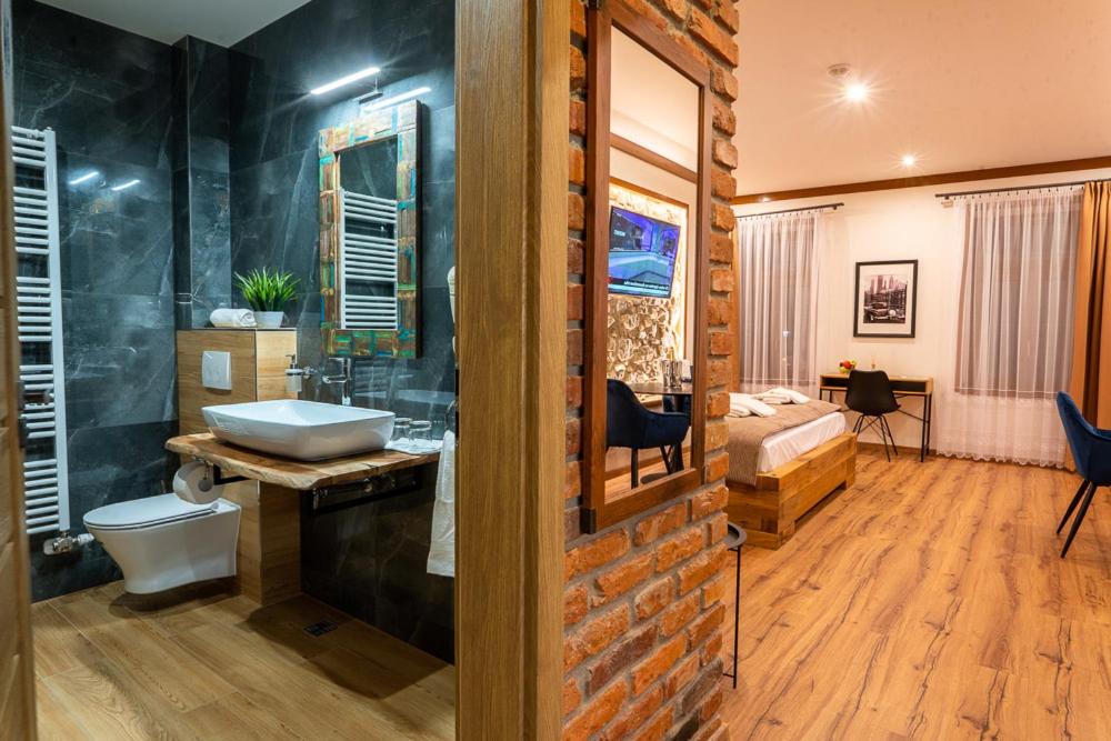 Superior King Room - Photo 16