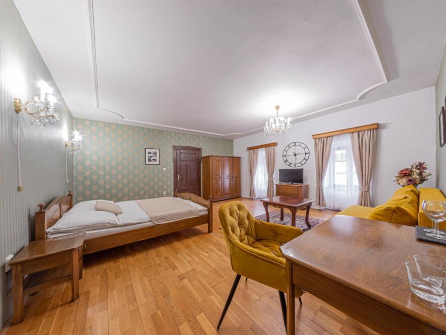Large Double Room - Photo 7