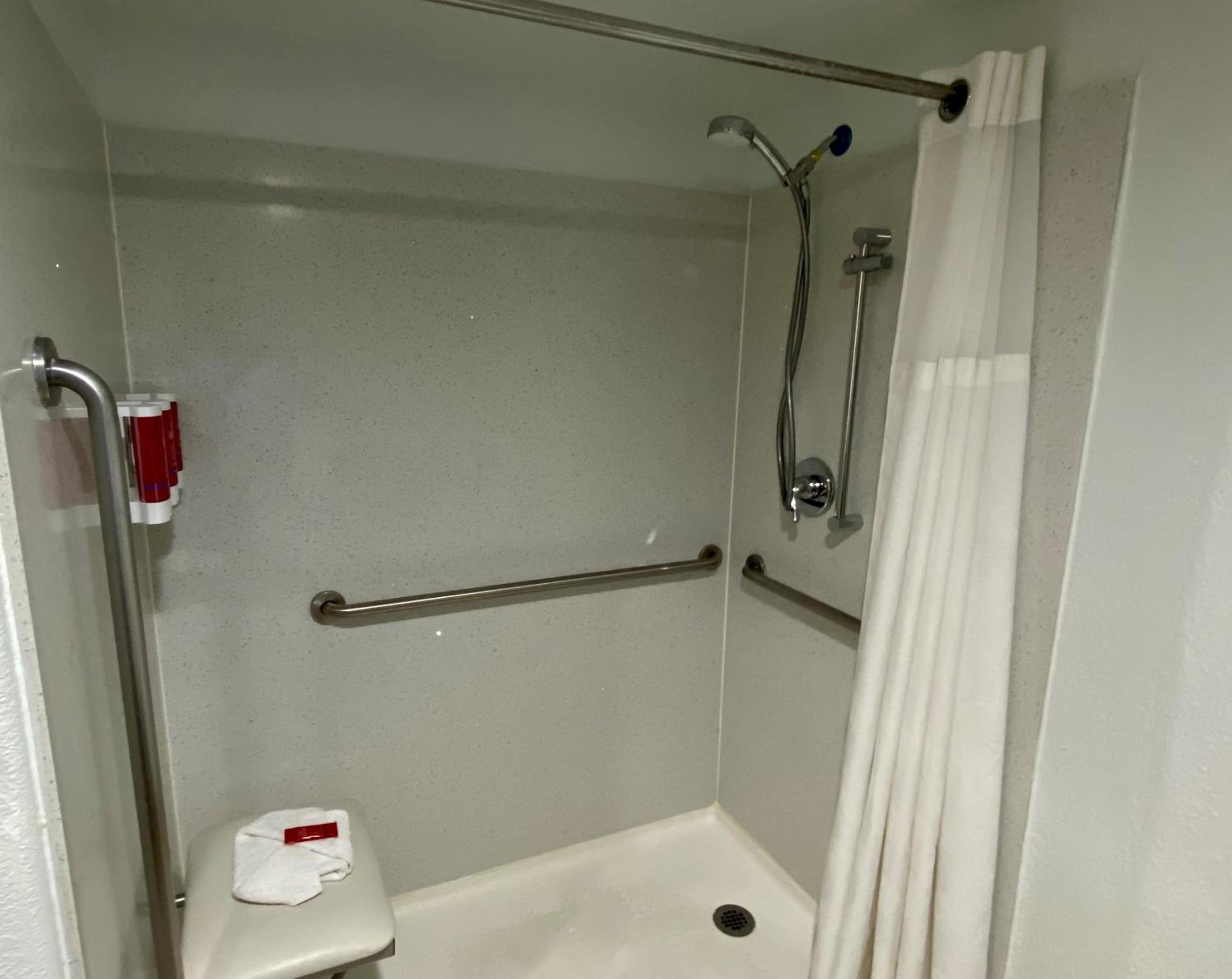 Queen Room with Roll-In Shower - Disability Access - Photo 2