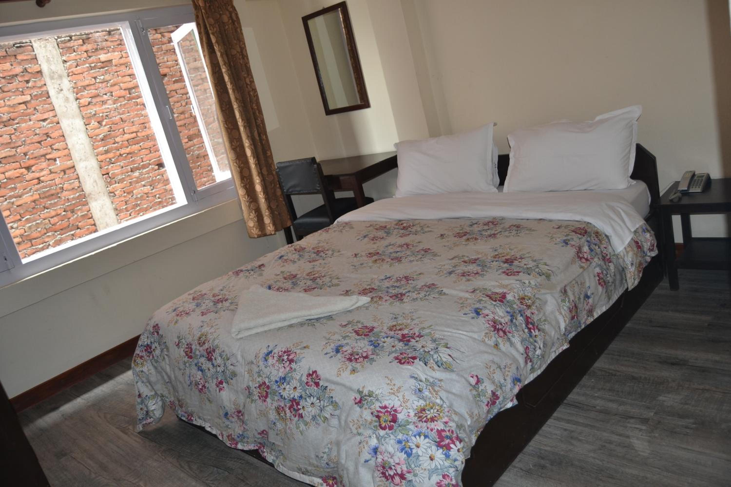 Standard Double or Twin Room - Photo 7