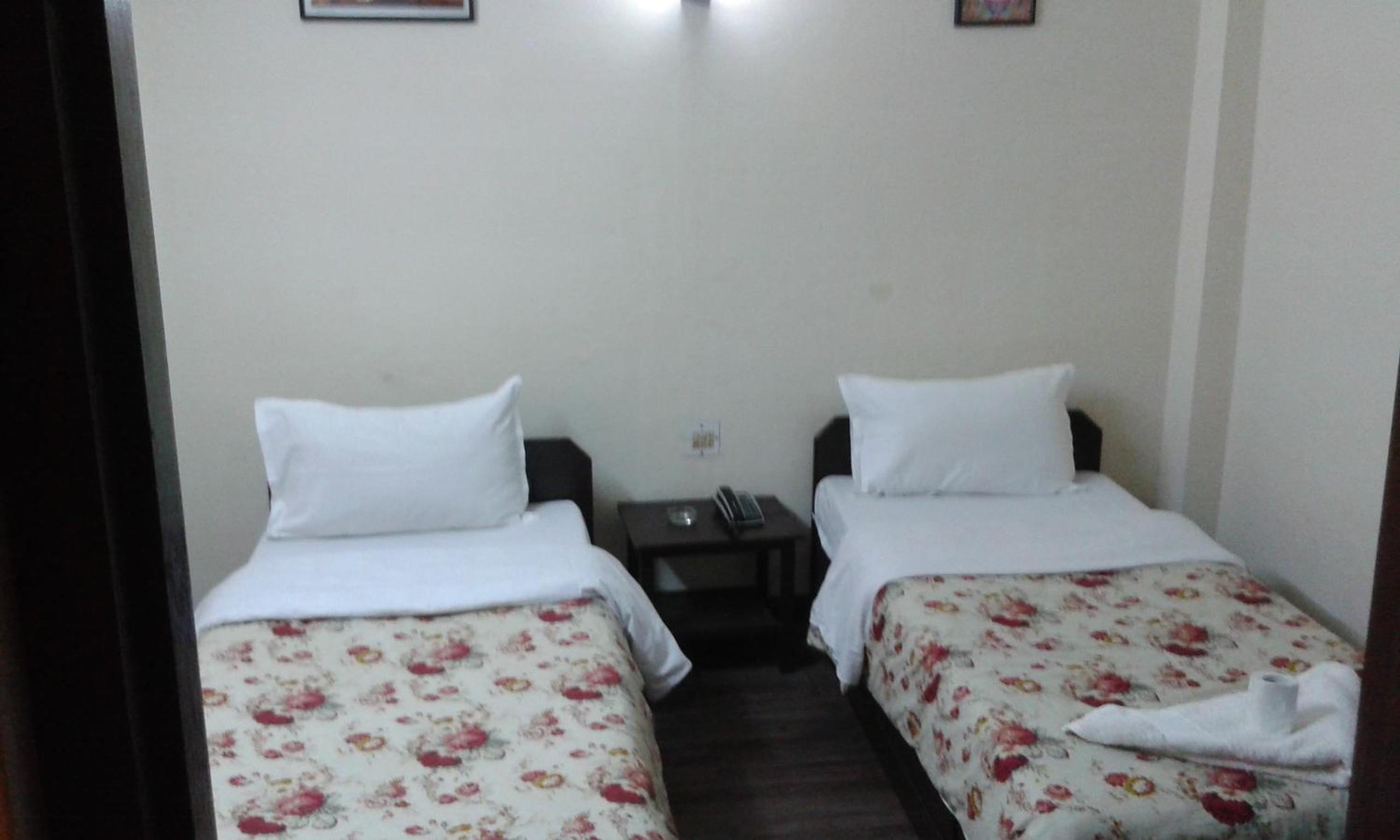 Standard Double or Twin Room - Photo 8