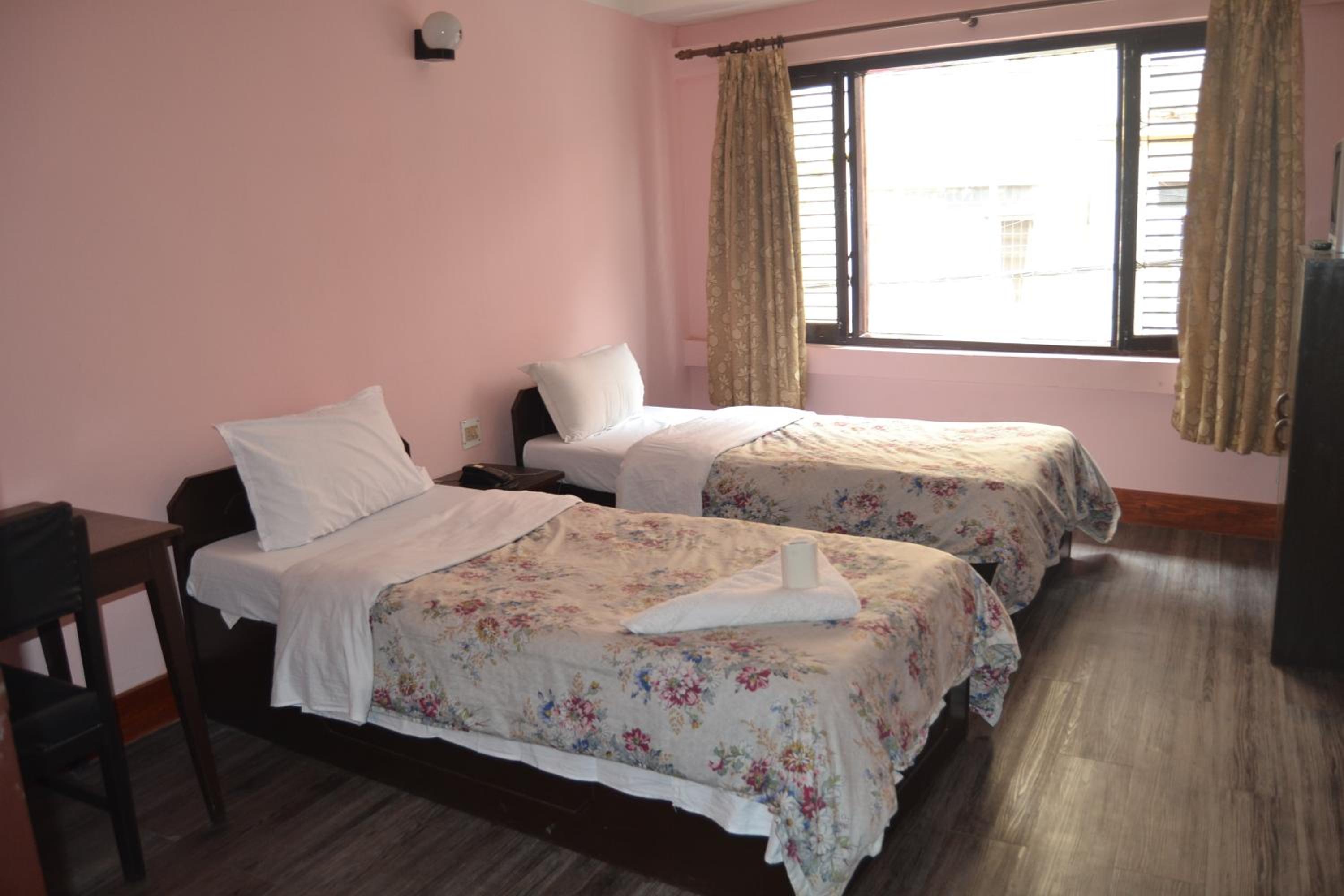 Standard Double or Twin Room - Photo 9